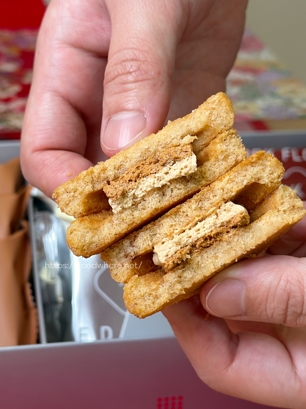 高雄伴手禮盒推薦《簡單李體驗店》人氣奶油夾心餅 × 現烤試吃真的超大方！馬年限定禮盒開箱｜ @高雄美食底對