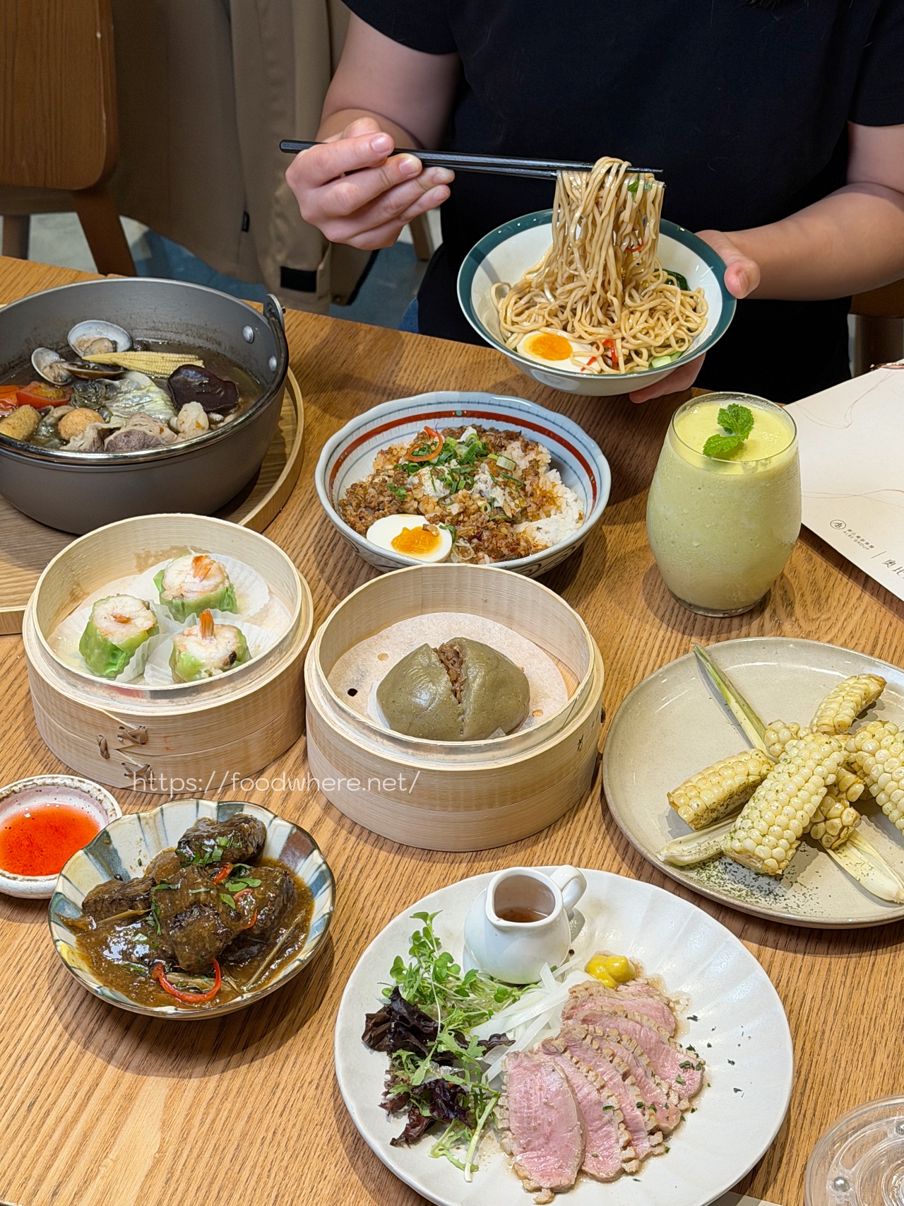 高雄聚餐最新推薦《奧比沐 Albe.mu》宵夜也能吃到高水準的料理與果茶、咖啡 @高雄美食底對