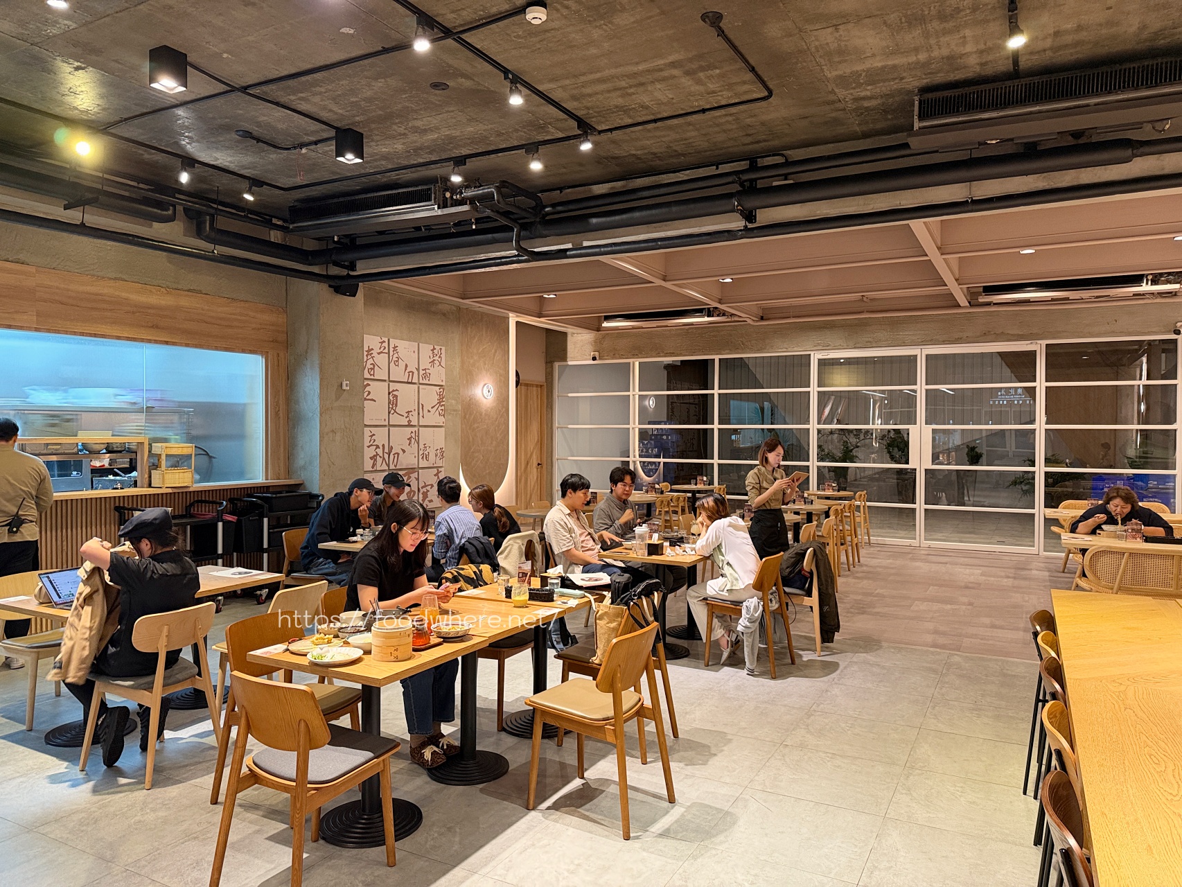 高雄聚餐最新推薦《奧比沐 Albe.mu》宵夜也能吃到高水準的料理與果茶、咖啡 @高雄美食底對