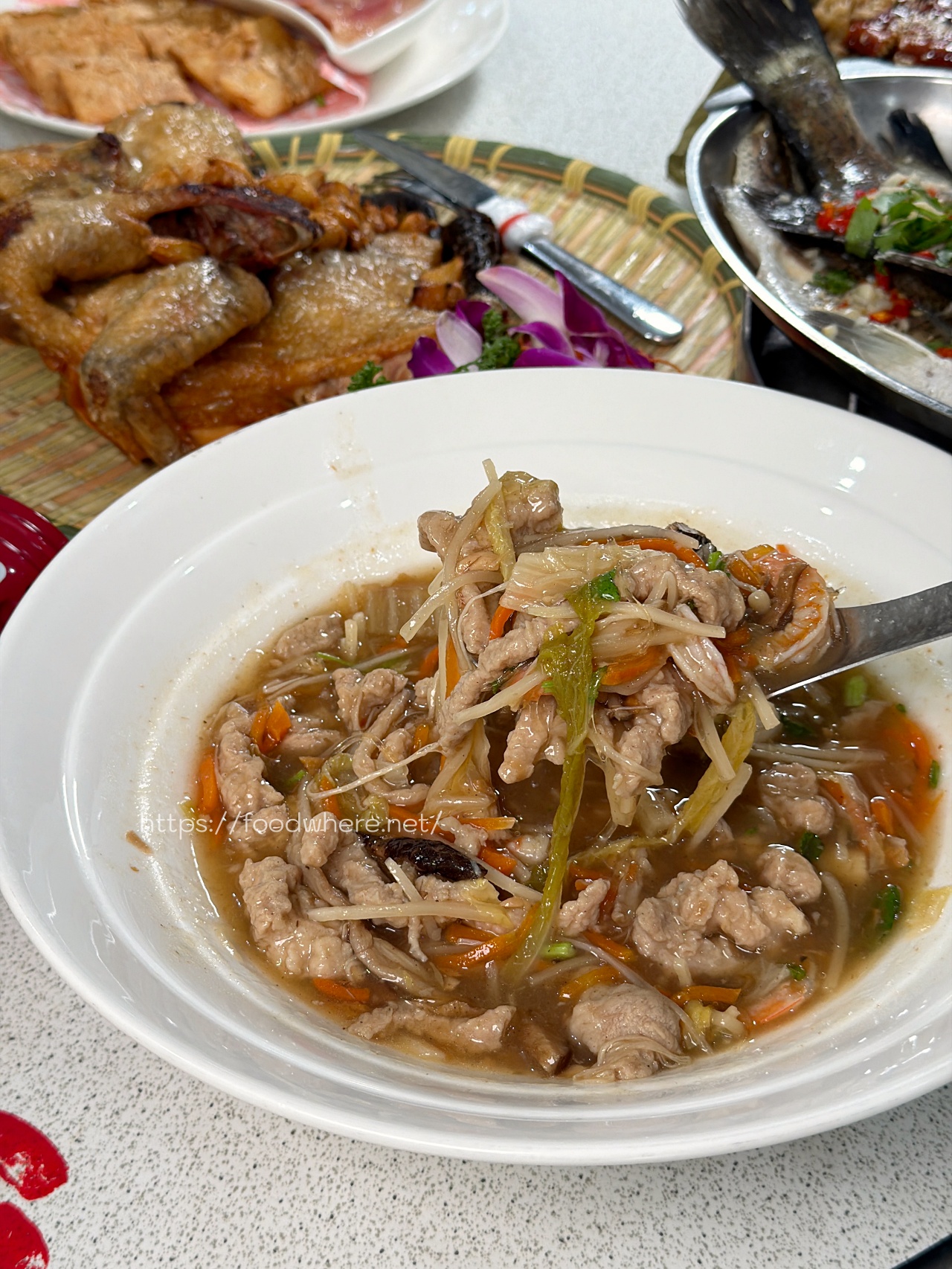 高雄美食《綠野山莊》不只土雞超厲害!酥脆招牌雞、浮誇魚翅羹、隱藏版鰻片米糕,大社觀音山下人氣土雞城 @高雄美食底對 高雄美食《綠野山莊》不只土雞超厲害!酥脆招牌雞、浮誇魚翅羹、隱藏版鰻片米糕,大社觀音山下人氣土雞城 @高雄美食底對