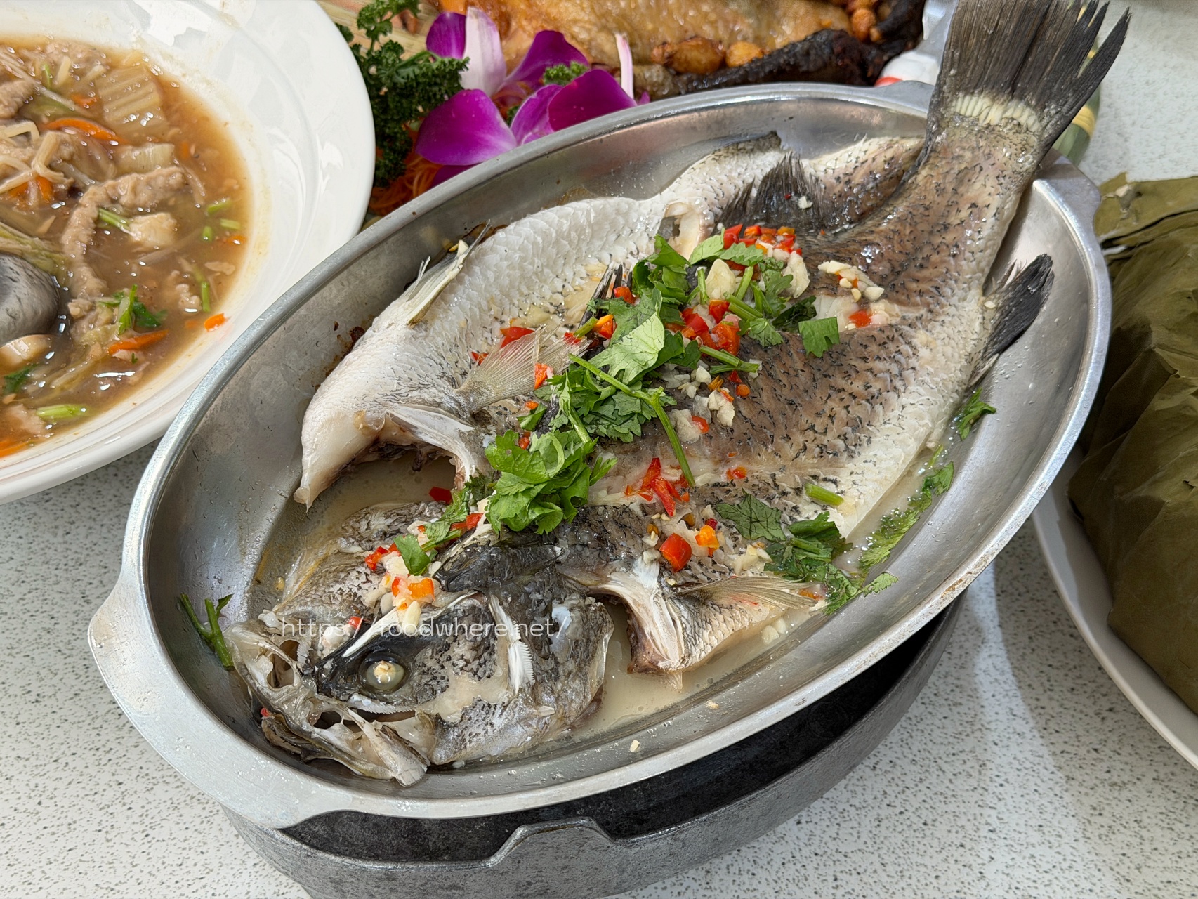 高雄美食《綠野山莊》不只土雞超厲害!酥脆招牌雞、浮誇魚翅羹、隱藏版鰻片米糕,大社觀音山下人氣土雞城 @高雄美食底對 高雄美食《綠野山莊》不只土雞超厲害!酥脆招牌雞、浮誇魚翅羹、隱藏版鰻片米糕,大社觀音山下人氣土雞城 @高雄美食底對