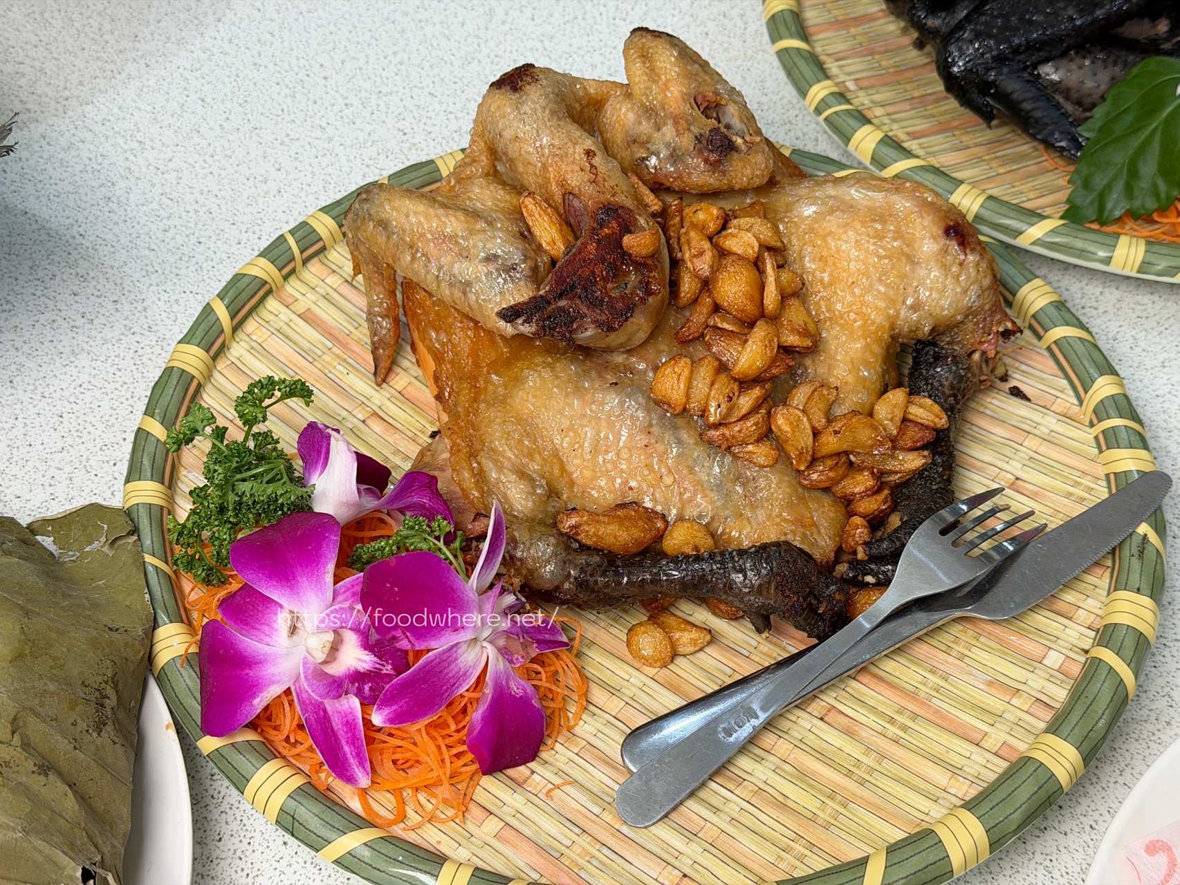 高雄美食《綠野山莊》不只土雞超厲害！酥脆招牌雞、浮誇魚翅羹、隱藏版鰻片米糕，大社觀音山下人氣土雞城 @高雄美食底對