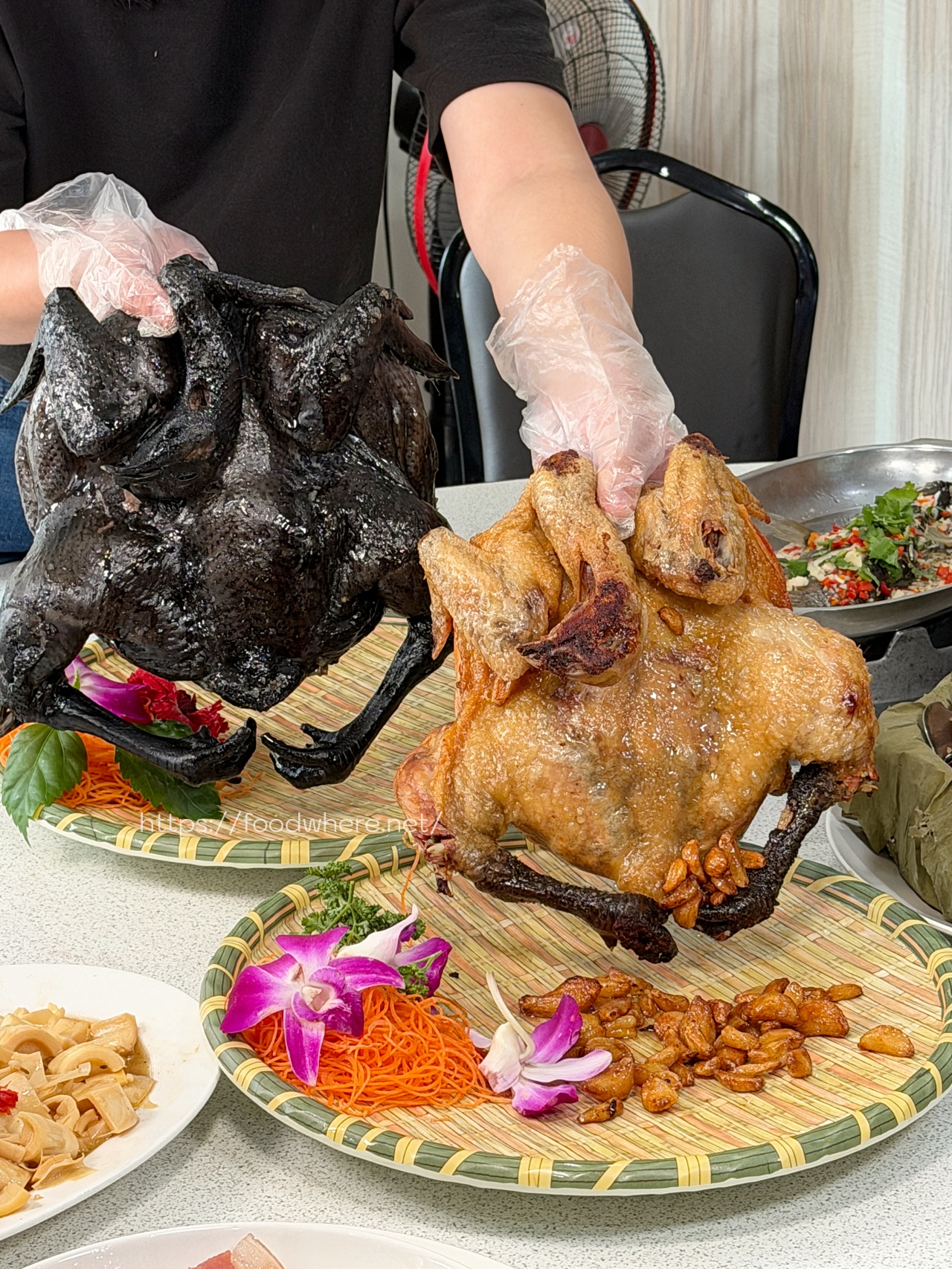 高雄美食《綠野山莊》不只土雞超厲害！酥脆招牌雞、浮誇魚翅羹、隱藏版鰻片米糕，大社觀音山下人氣土雞城 @高雄美食底對