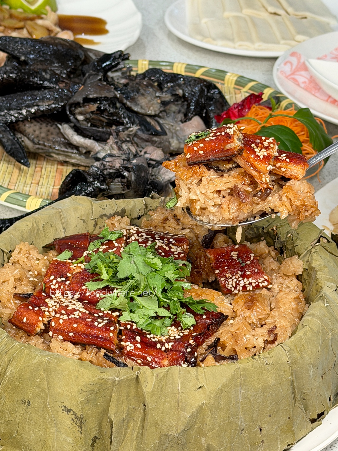 高雄美食《綠野山莊》不只土雞超厲害!酥脆招牌雞、浮誇魚翅羹、隱藏版鰻片米糕,大社觀音山下人氣土雞城 @高雄美食底對 高雄美食《綠野山莊》不只土雞超厲害!酥脆招牌雞、浮誇魚翅羹、隱藏版鰻片米糕,大社觀音山下人氣土雞城 @高雄美食底對