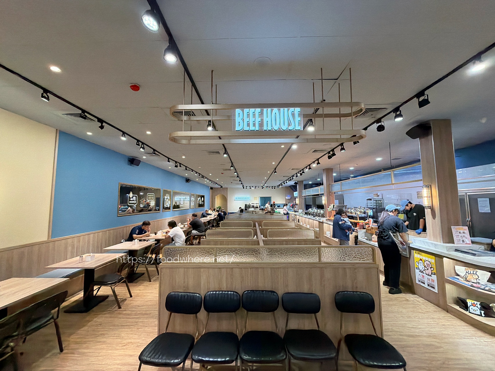 太浮誇！《牛室炙燒牛排》(自由店)自助吧吃到飽！現做Pizza、麻辣鴨血、港點樣樣有，排餐還沒上就飽一輪！七週年優惠必衝！ @高雄美食底對