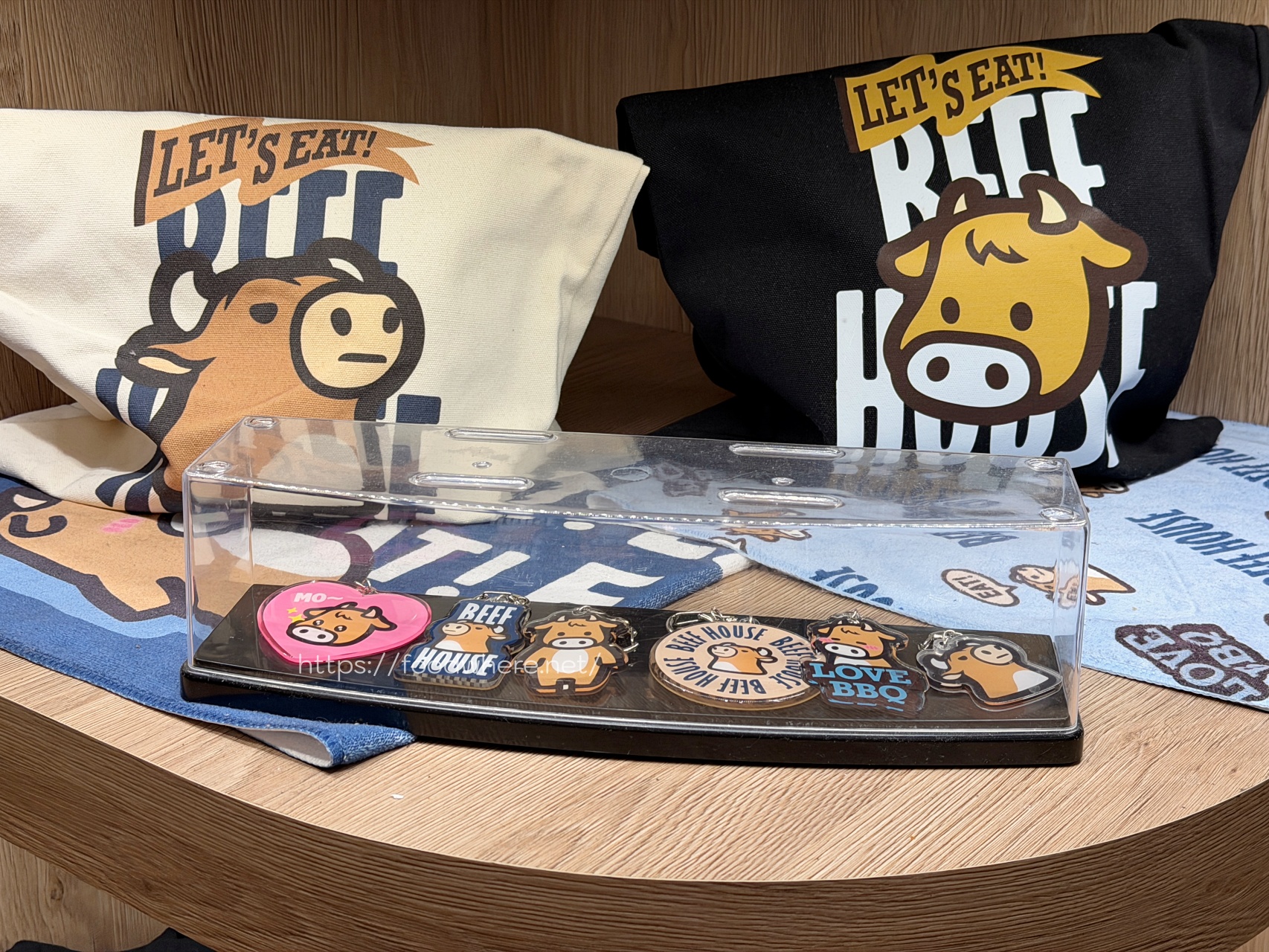 太浮誇!《牛室炙燒牛排》(自由店)自助吧吃到飽!現做Pizza、麻辣鴨血、港點樣樣有,排餐還沒上就飽一輪!七週年優惠必衝! @高雄美食底對 太浮誇!《牛室炙燒牛排》(自由店)自助吧吃到飽!現做Pizza、麻辣鴨血、港點樣樣有,排餐還沒上就飽一輪!七週年優惠必衝! @高雄美食底對