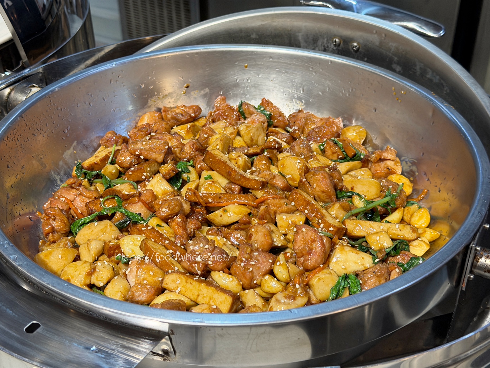 太浮誇！《牛室炙燒牛排》(自由店)自助吧吃到飽！現做Pizza、麻辣鴨血、港點樣樣有，排餐還沒上就飽一輪！七週年優惠必衝！ @高雄美食底對