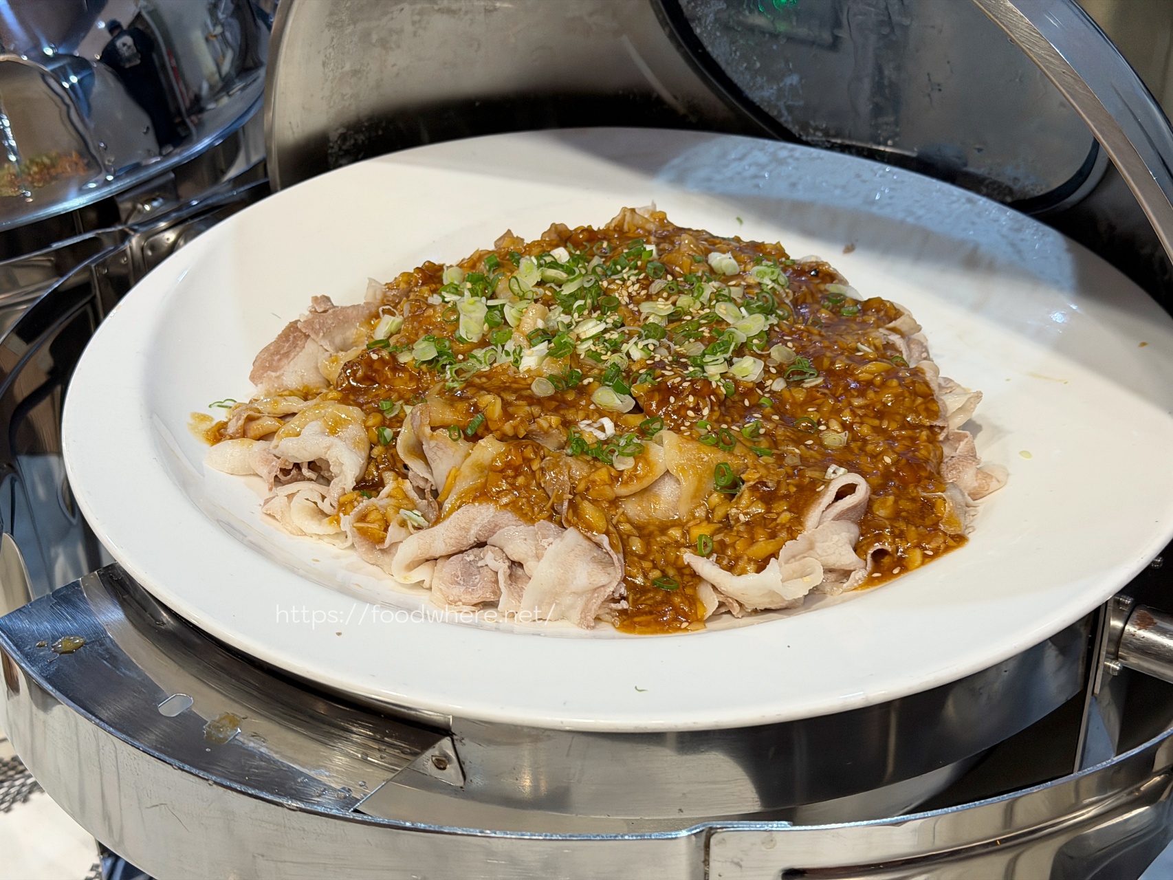 太浮誇！《牛室炙燒牛排》(自由店)自助吧吃到飽！現做Pizza、麻辣鴨血、港點樣樣有，排餐還沒上就飽一輪！七週年優惠必衝！ @高雄美食底對