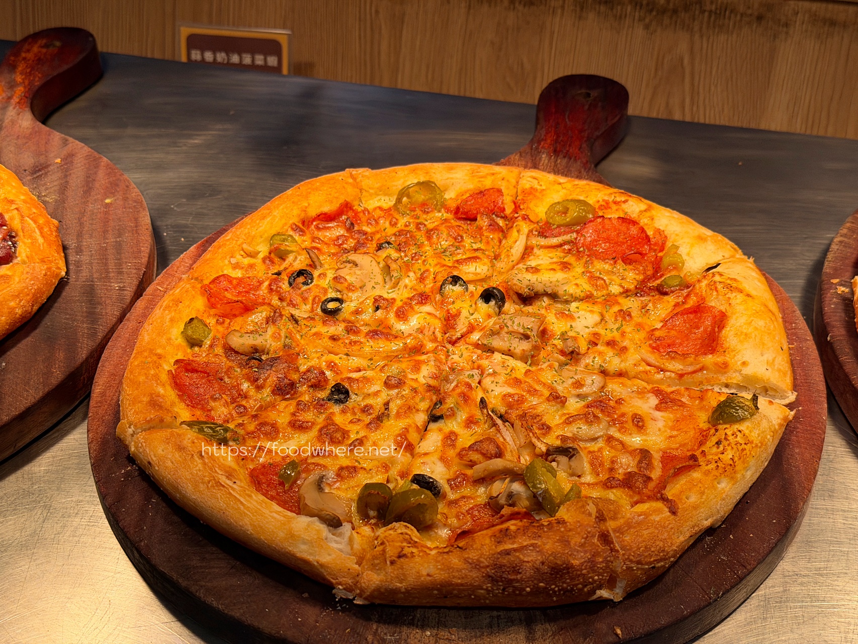 太浮誇！《牛室炙燒牛排》(自由店)自助吧吃到飽！現做Pizza、麻辣鴨血、港點樣樣有，排餐還沒上就飽一輪！七週年優惠必衝！ @高雄美食底對