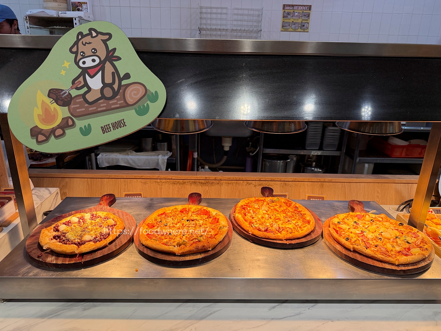 太浮誇！《牛室炙燒牛排》(自由店)自助吧吃到飽！現做Pizza、麻辣鴨血、港點樣樣有，排餐還沒上就飽一輪！七週年優惠必衝！ @高雄美食底對