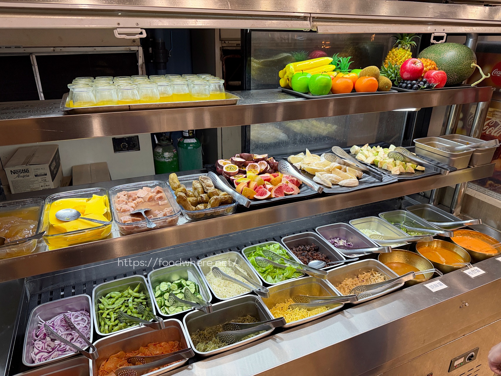 太浮誇！《牛室炙燒牛排》(自由店)自助吧吃到飽！現做Pizza、麻辣鴨血、港點樣樣有，排餐還沒上就飽一輪！七週年優惠必衝！ @高雄美食底對