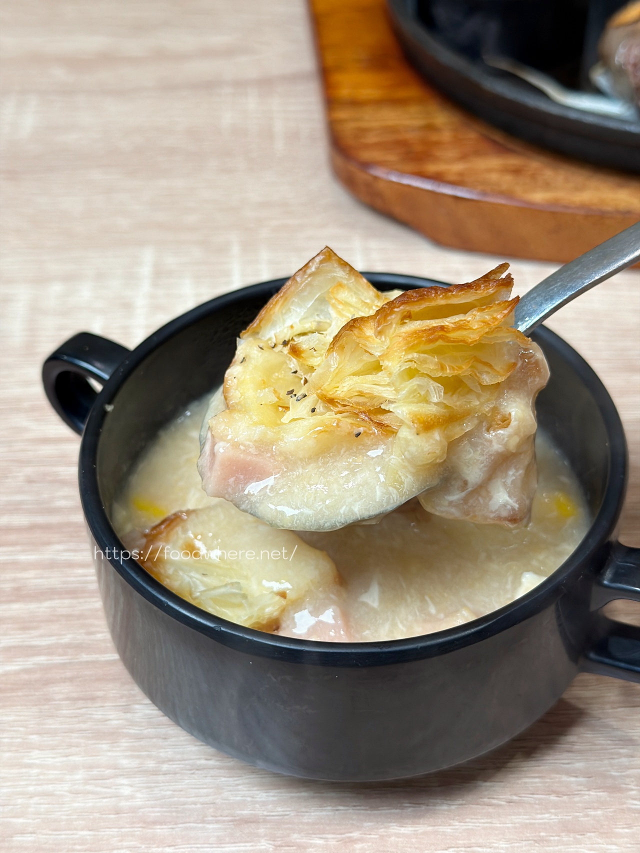 太浮誇！《牛室炙燒牛排》(自由店)自助吧吃到飽！現做Pizza、麻辣鴨血、港點樣樣有，排餐還沒上就飽一輪！七週年優惠必衝！ @高雄美食底對