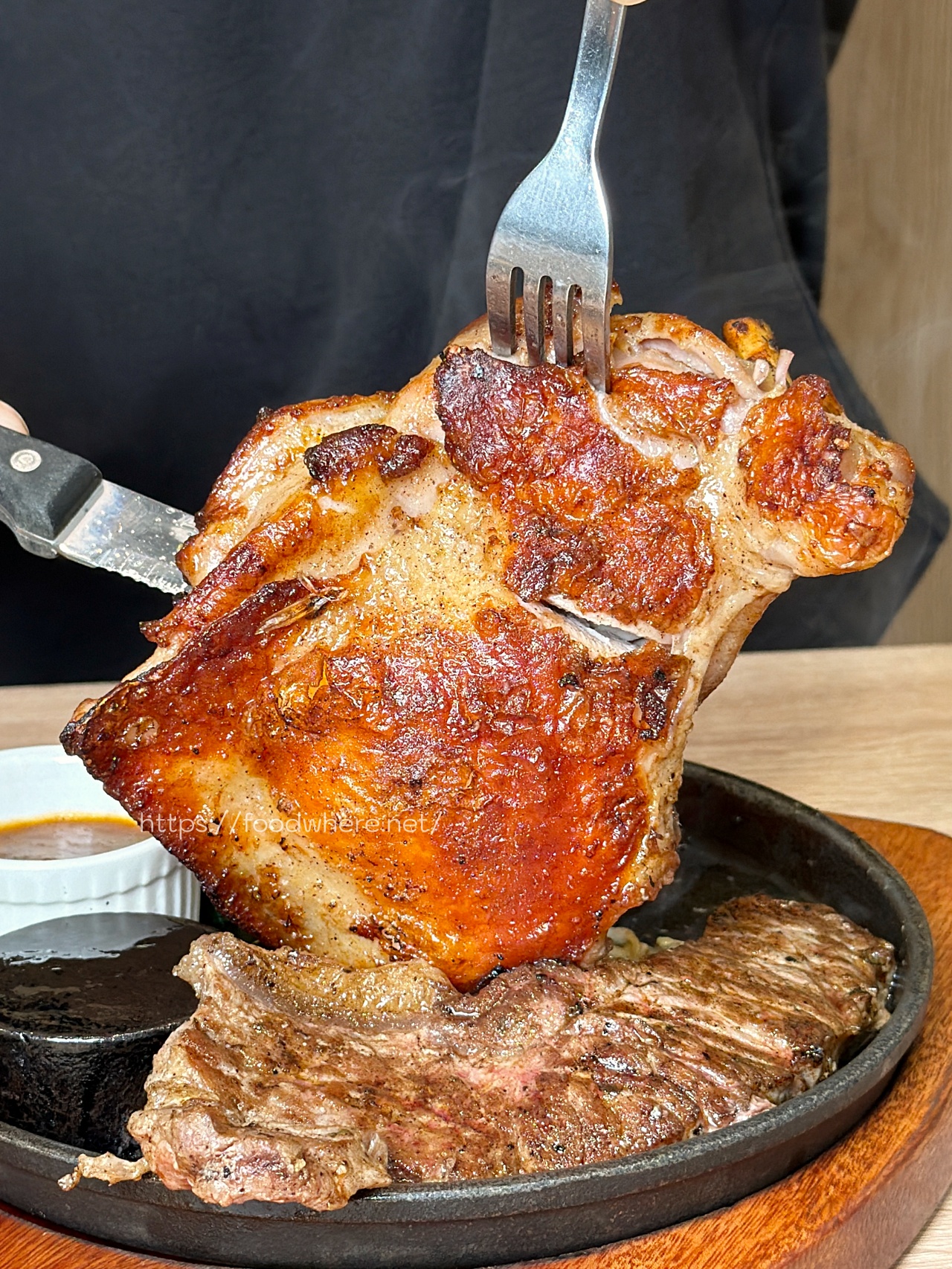 太浮誇！《牛室炙燒牛排》(自由店)自助吧吃到飽！現做Pizza、麻辣鴨血、港點樣樣有，排餐還沒上就飽一輪！七週年優惠必衝！ @高雄美食底對