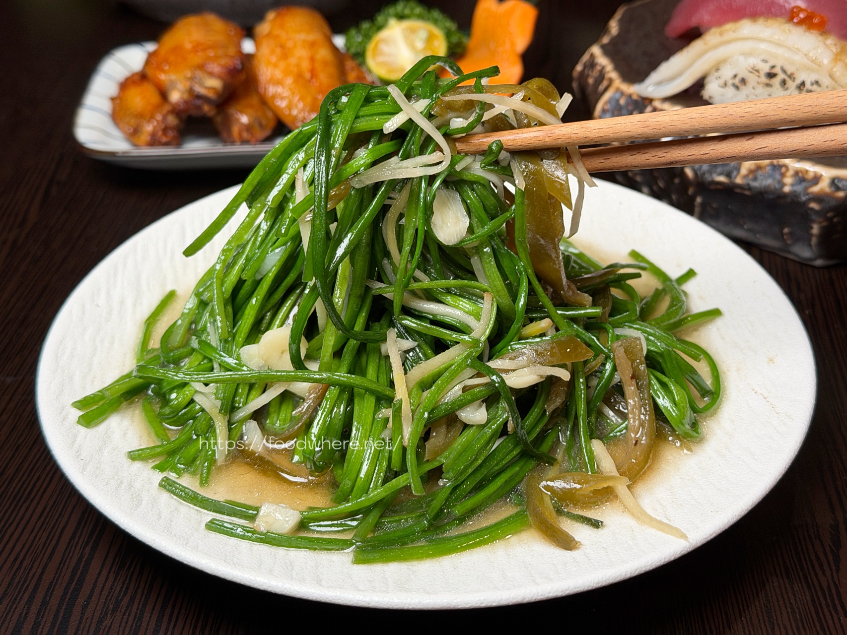 （有菜單）高雄新堀江必訪《酒桑居酒屋》一入座就招待土雞腿鍋，創意料理全無雷 @高雄美食底對