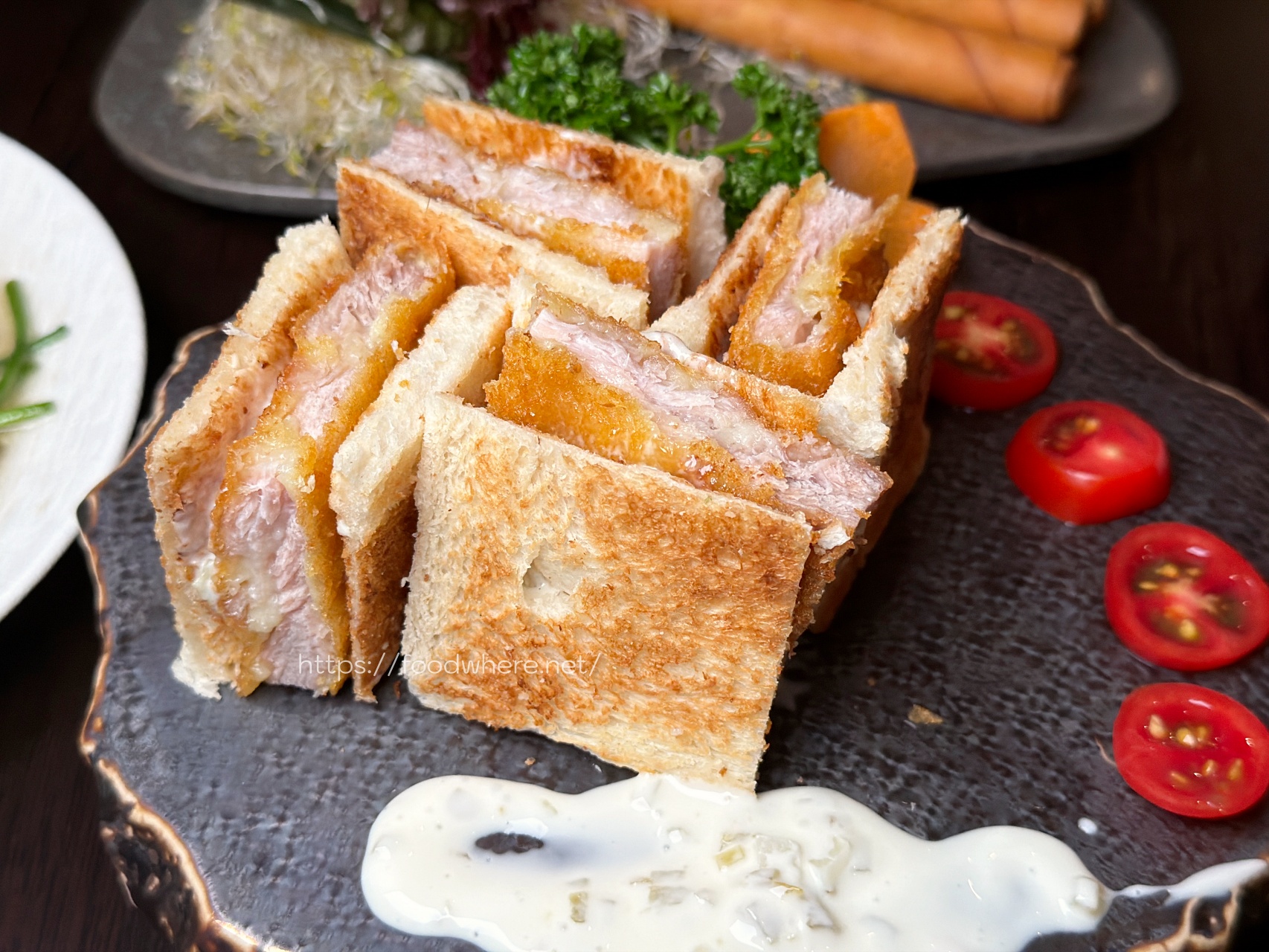 （有菜單）高雄新堀江必訪《酒桑居酒屋》一入座就招待土雞腿鍋，創意料理全無雷 @高雄美食底對