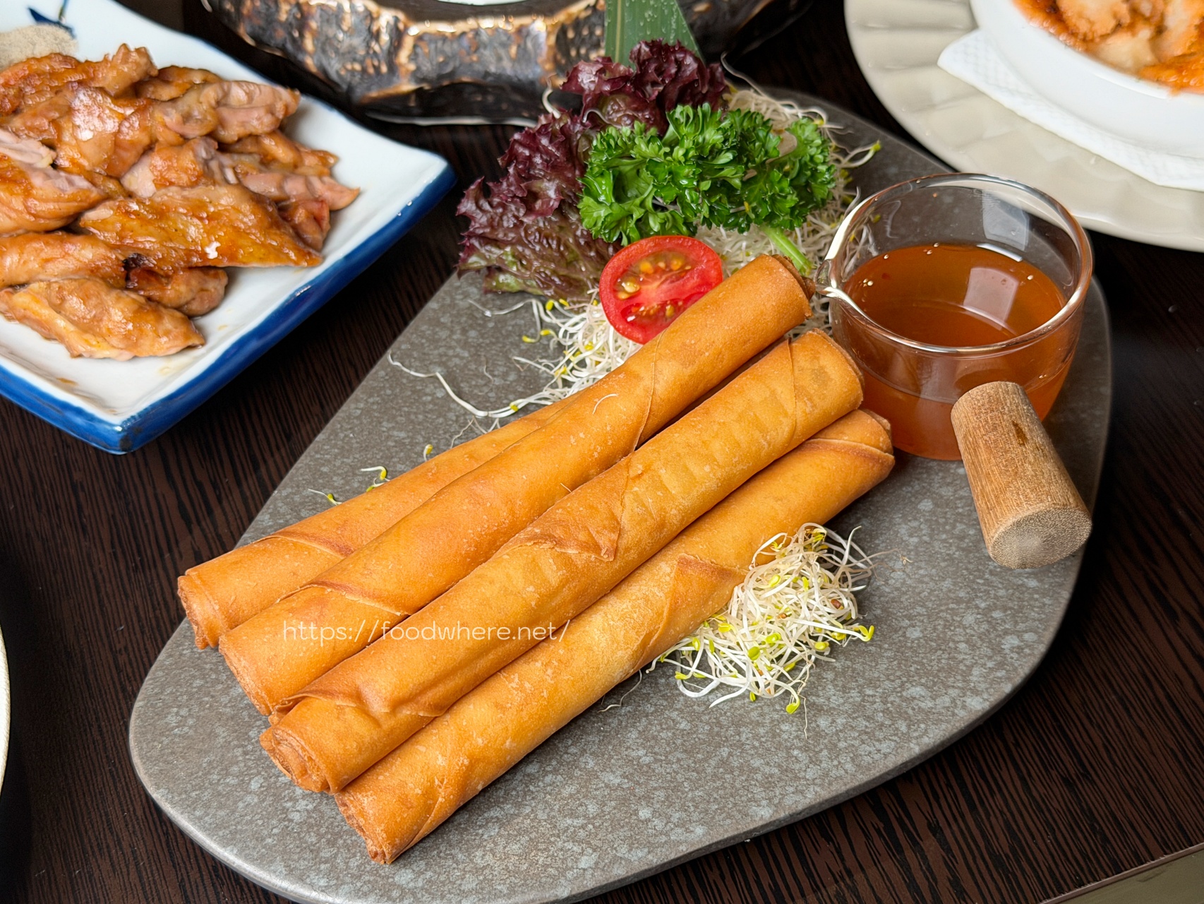 （有菜單）高雄新堀江必訪《酒桑居酒屋》一入座就招待土雞腿鍋，創意料理全無雷 @高雄美食底對