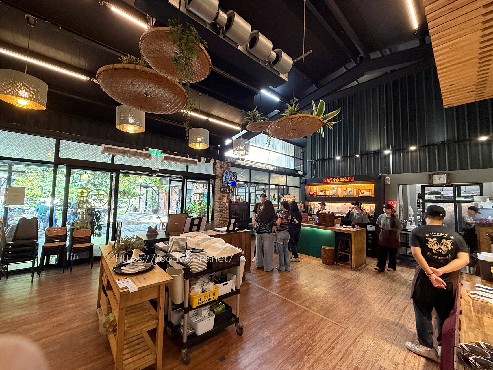 （有放菜單）高雄大社美食《霖園土雞城》觀音山下的人氣土雞城！烏骨鹽焗雞、豆乳雞、拔絲地瓜超驚豔 @高雄美食底對