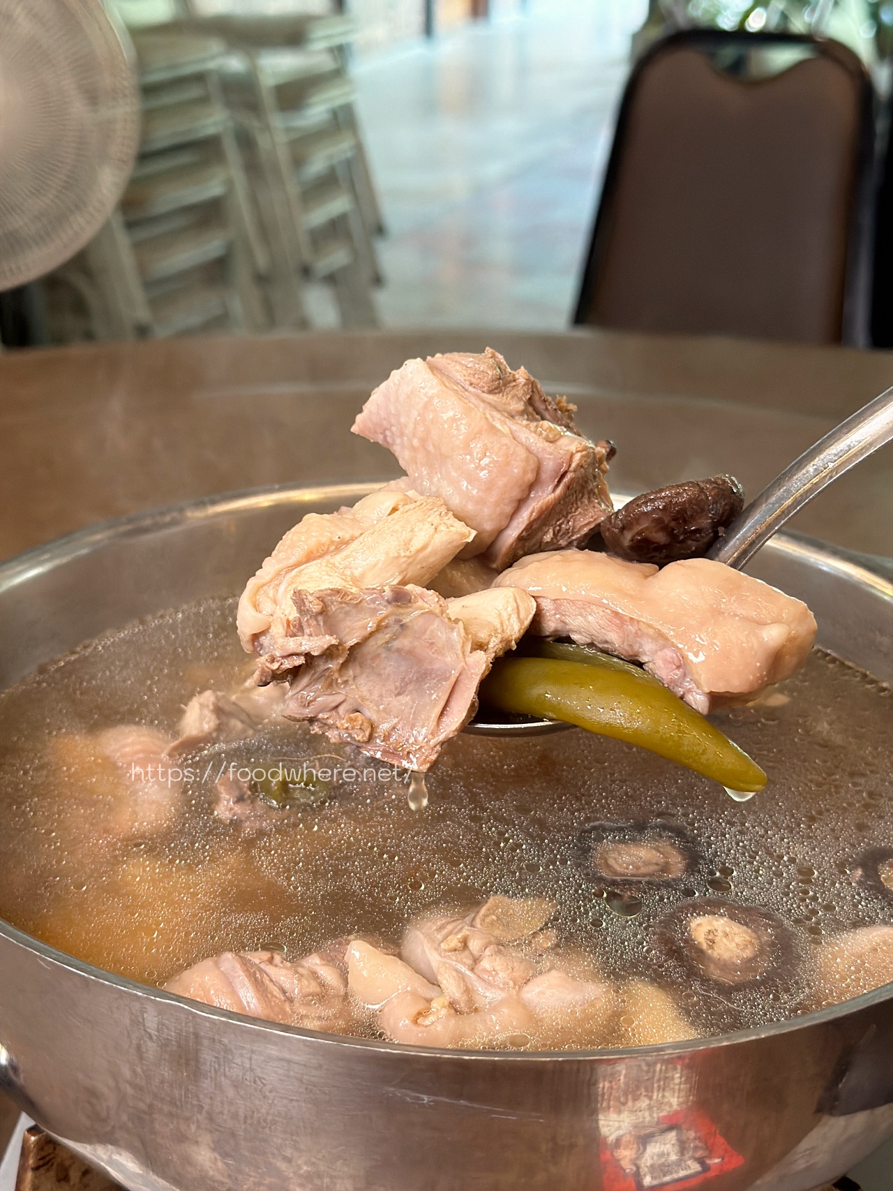 （有放菜單）高雄大社美食《霖園土雞城》觀音山下的人氣土雞城！烏骨鹽焗雞、豆乳雞、拔絲地瓜超驚豔 @高雄美食底對