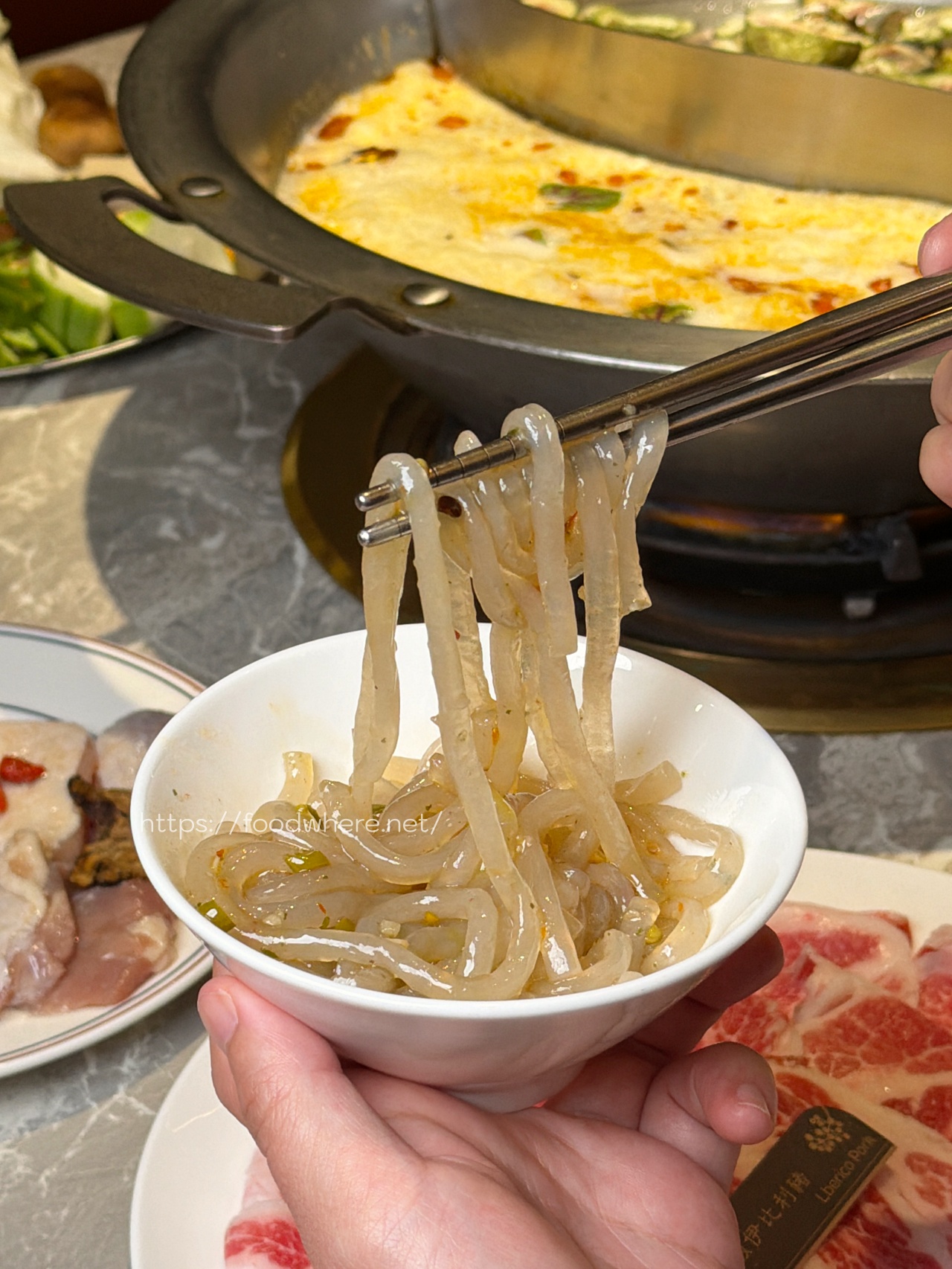 高雄鍋物推薦《無同麻辣鍋物》慶生首選鍋物餐廳 超強麻奶鍋&無花果鍋 @高雄美食底對 高雄鍋物推薦《無同麻辣鍋物》慶生首選鍋物餐廳 超強麻奶鍋&無花果鍋 @高雄美食底對