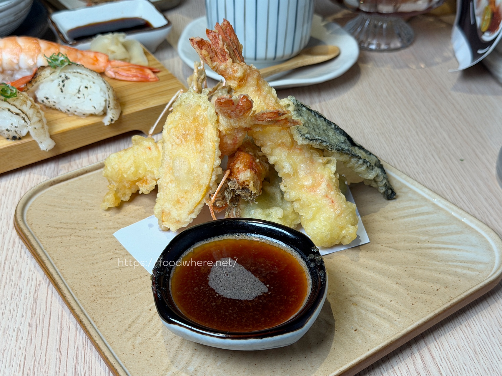 高雄超強海鮮丼推薦《禾翰壽司》一吃必無限回訪，連甜點都強到沒朋友 @高雄美食底對