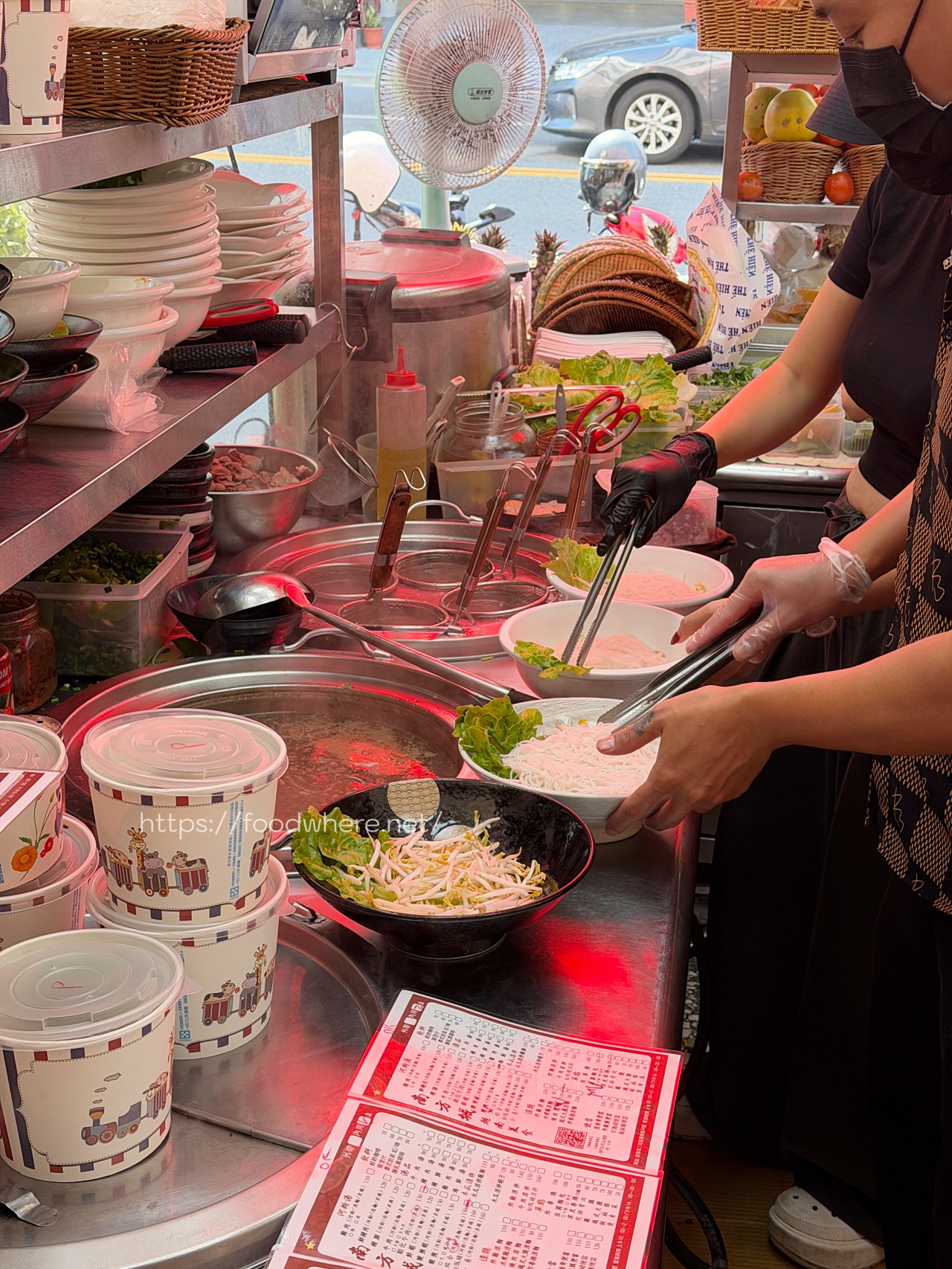 高雄三民區道地越南味《南方城》西寧河粉料多實在，酥脆炸春捲一吃就愛上 @高雄美食底對