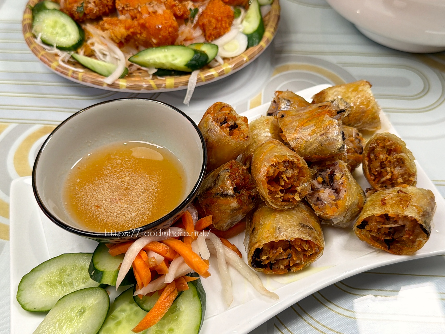 高雄三民區道地越南味《南方城》西寧河粉料多實在，酥脆炸春捲一吃就愛上 @高雄美食底對