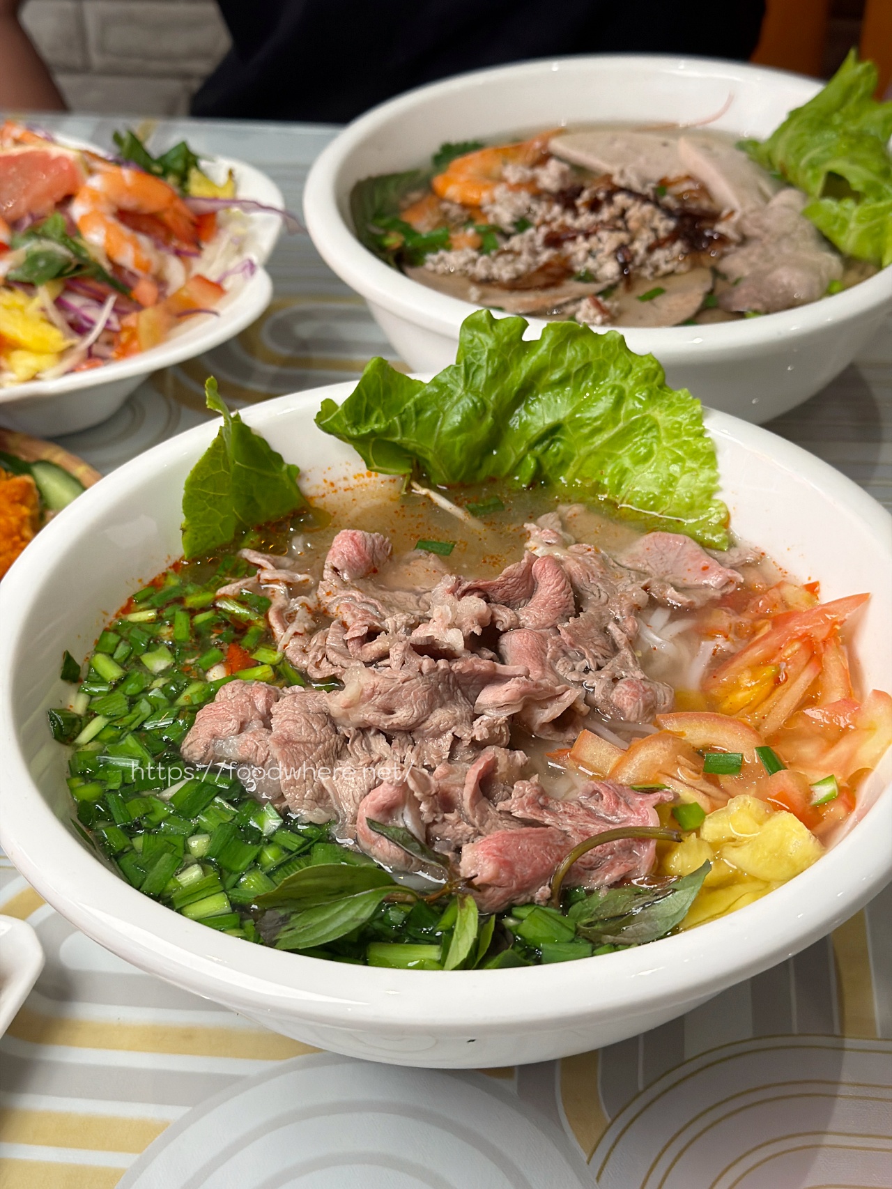 高雄三民區道地越南味《南方城》西寧河粉料多實在，酥脆炸春捲一吃就愛上 @高雄美食底對