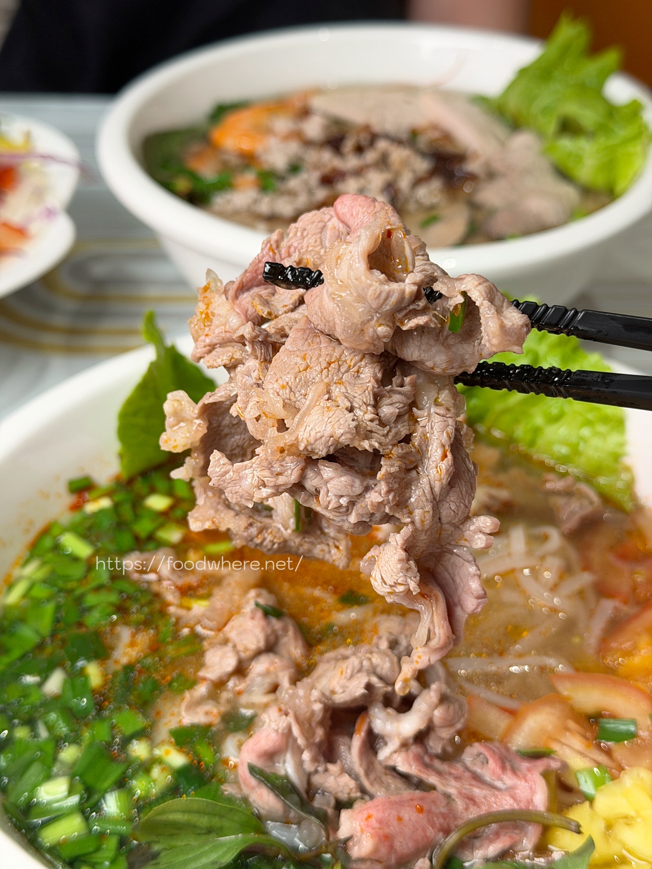 高雄三民區道地越南味《南方城》西寧河粉料多實在，酥脆炸春捲一吃就愛上 @高雄美食底對