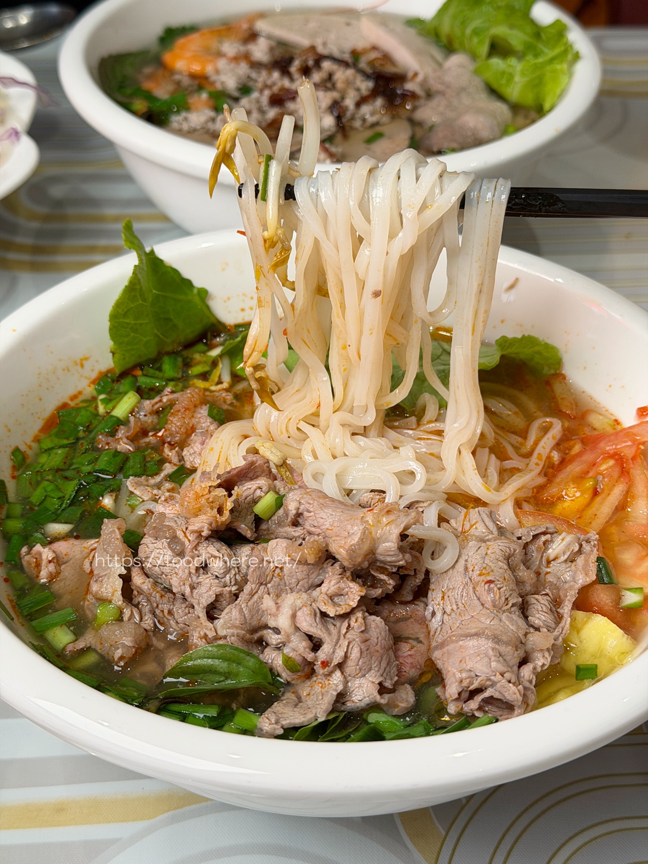 高雄三民區道地越南味《南方城》西寧河粉料多實在，酥脆炸春捲一吃就愛上 @高雄美食底對