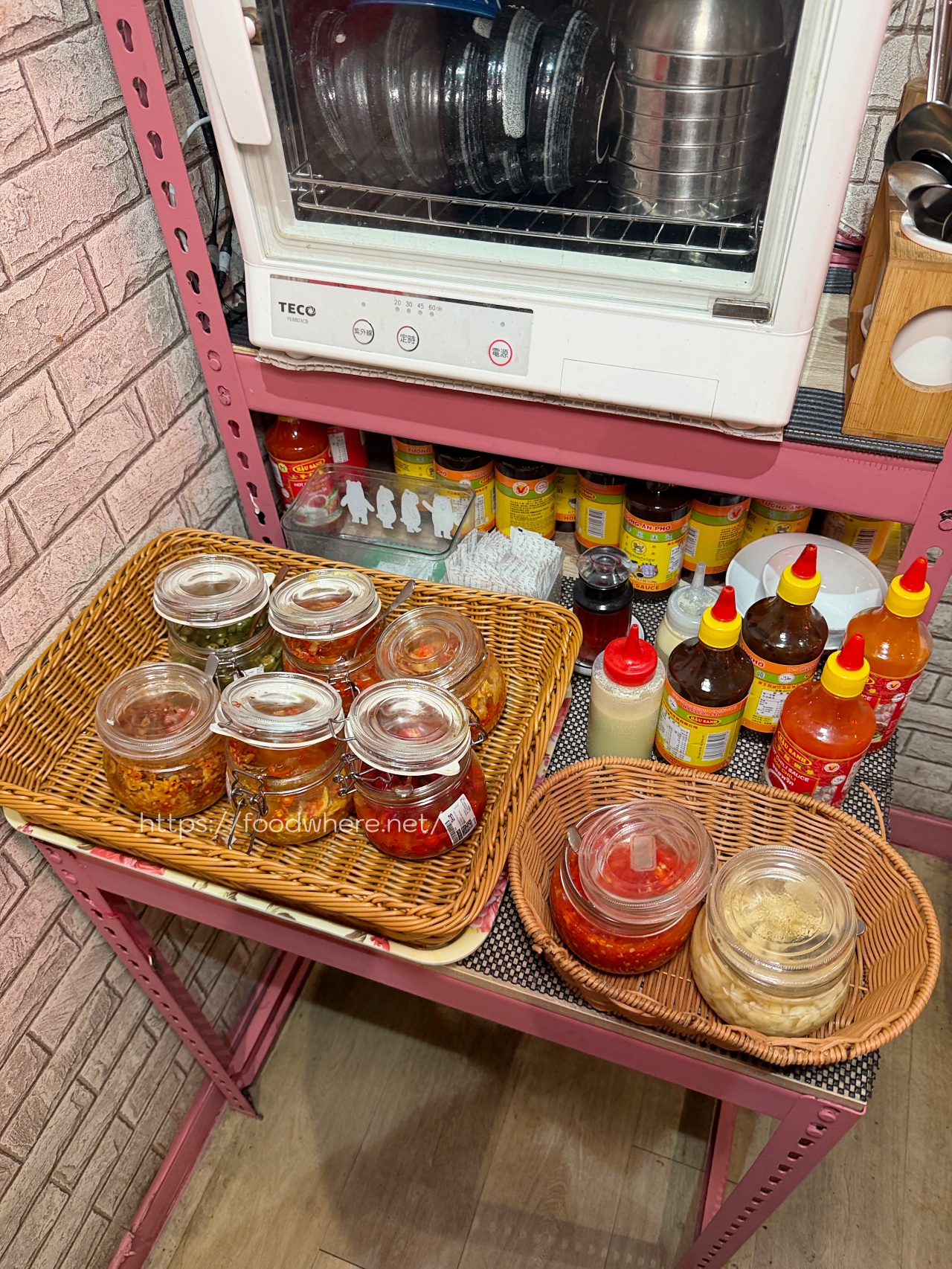 高雄三民區道地越南味《南方城》西寧河粉料多實在，酥脆炸春捲一吃就愛上 @高雄美食底對