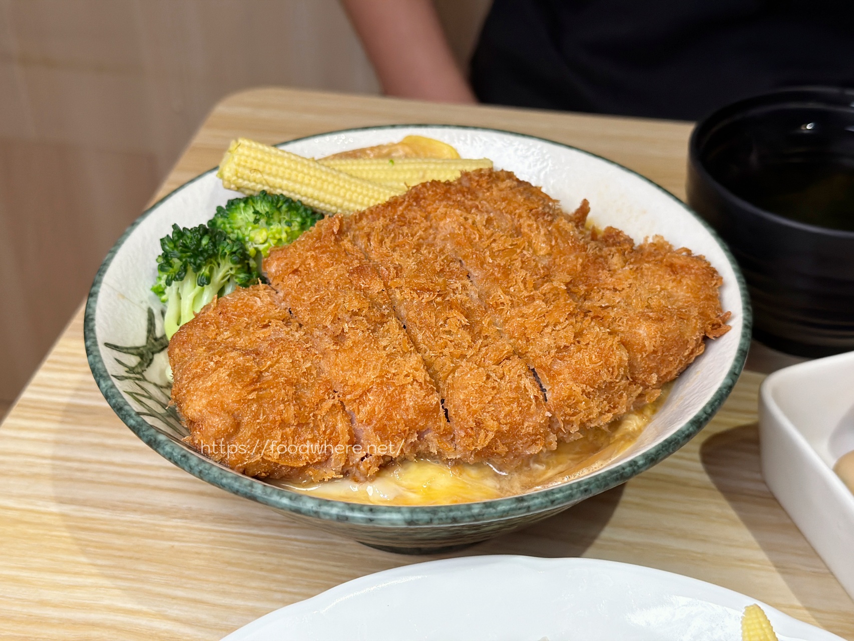 （有菜單）高雄三民區《悅食堂》滑蛋豬排丼現炸厚切腰內豬排！免費加飯又酥脆多汁，咖哩控也別錯過！ @高雄美食底對