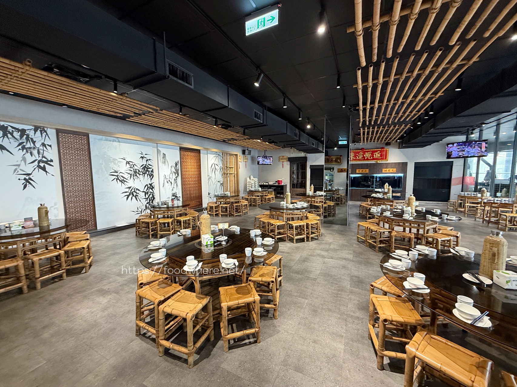 台南安平《竹香園》最強甕缸雞！手撕鮮嫩雞肉雞油蓋飯，雞架湯免費續加超佛心 @高雄美食底對