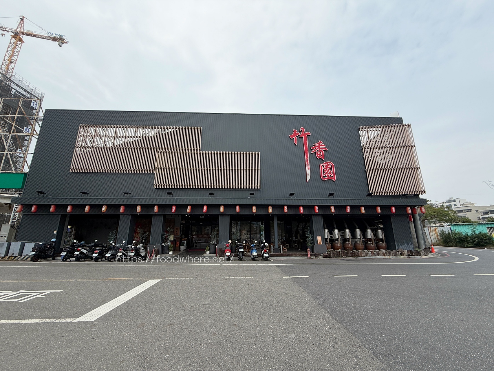 台南安平《竹香園》最強甕缸雞！手撕鮮嫩雞肉雞油蓋飯，雞架湯免費續加超佛心 @高雄美食底對