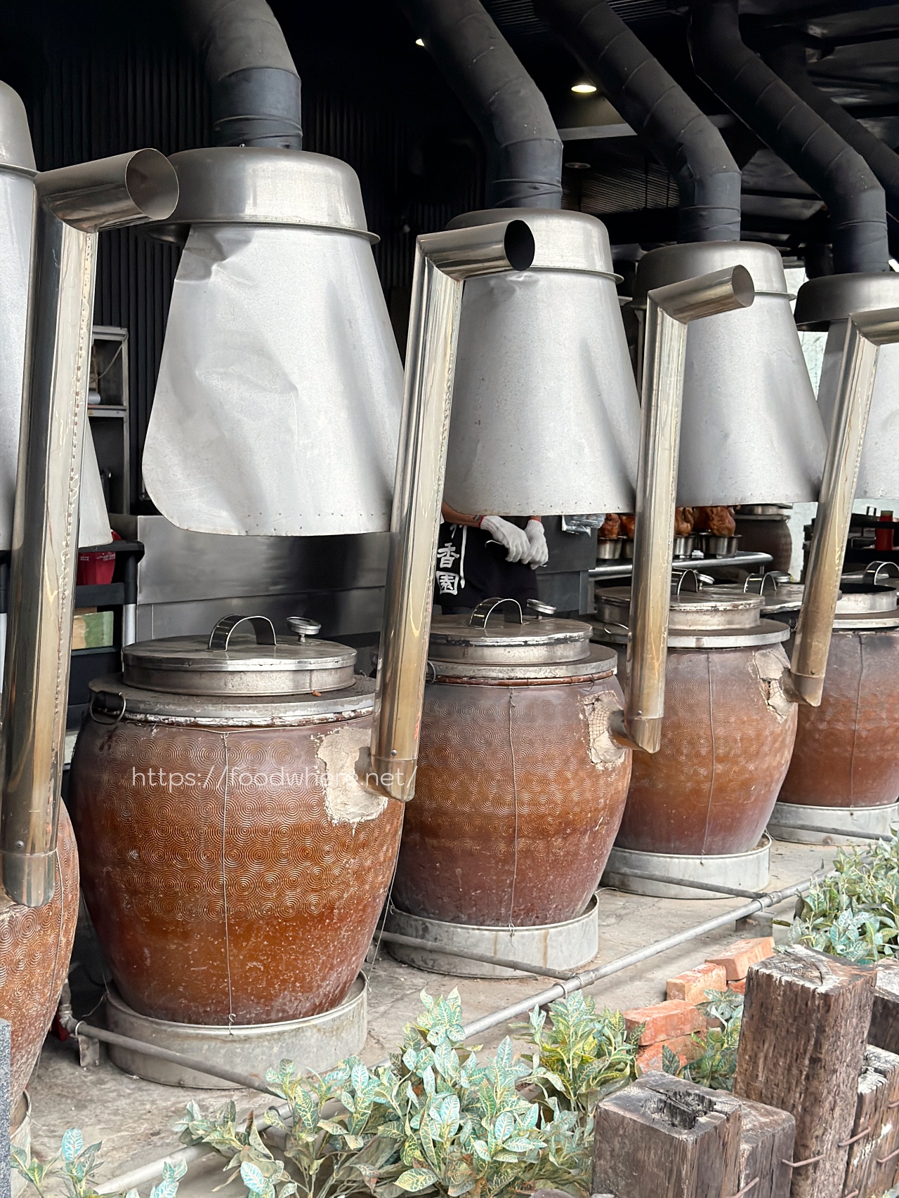 台南安平《竹香園》最強甕缸雞！手撕鮮嫩雞肉雞油蓋飯，雞架湯免費續加超佛心 @高雄美食底對