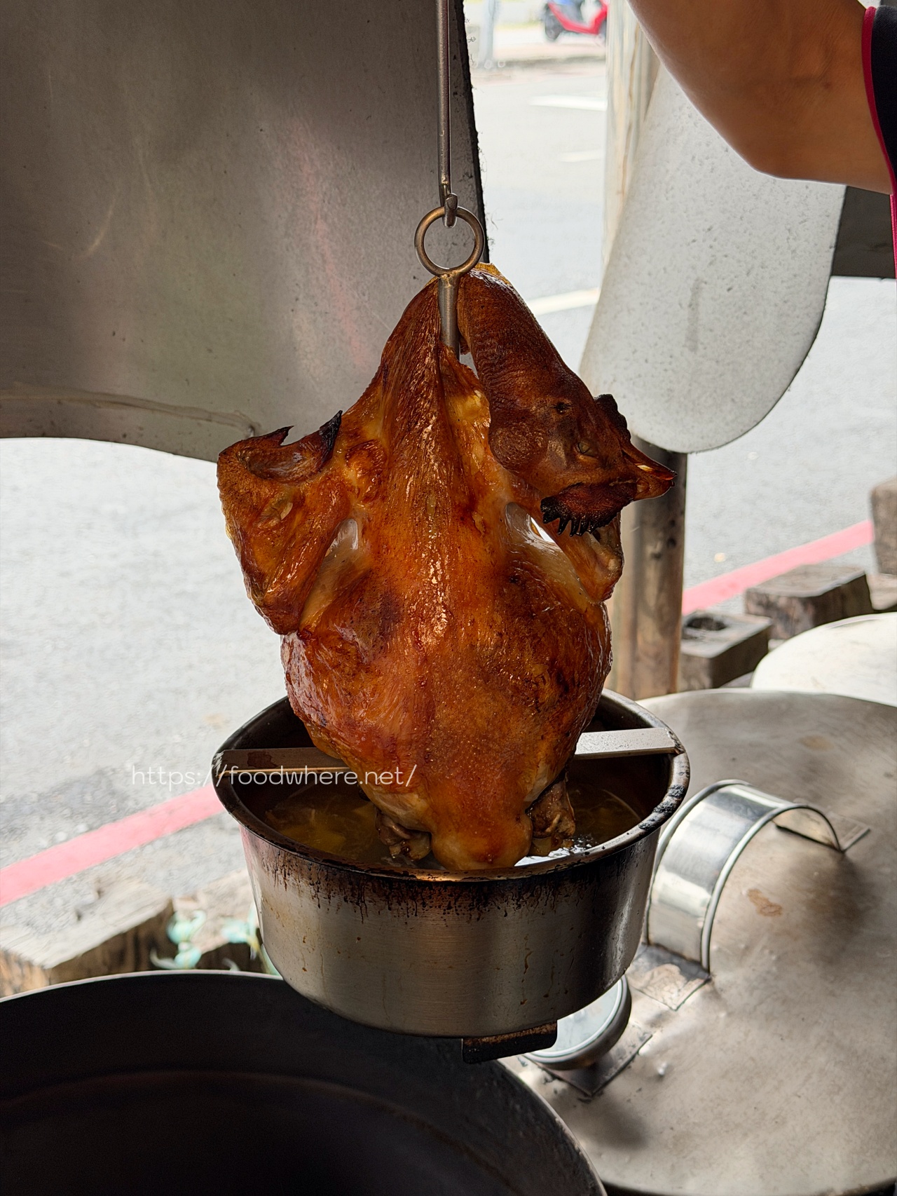 台南安平《竹香園》最強甕缸雞！手撕鮮嫩雞肉雞油蓋飯，雞架湯免費續加超佛心 @高雄美食底對