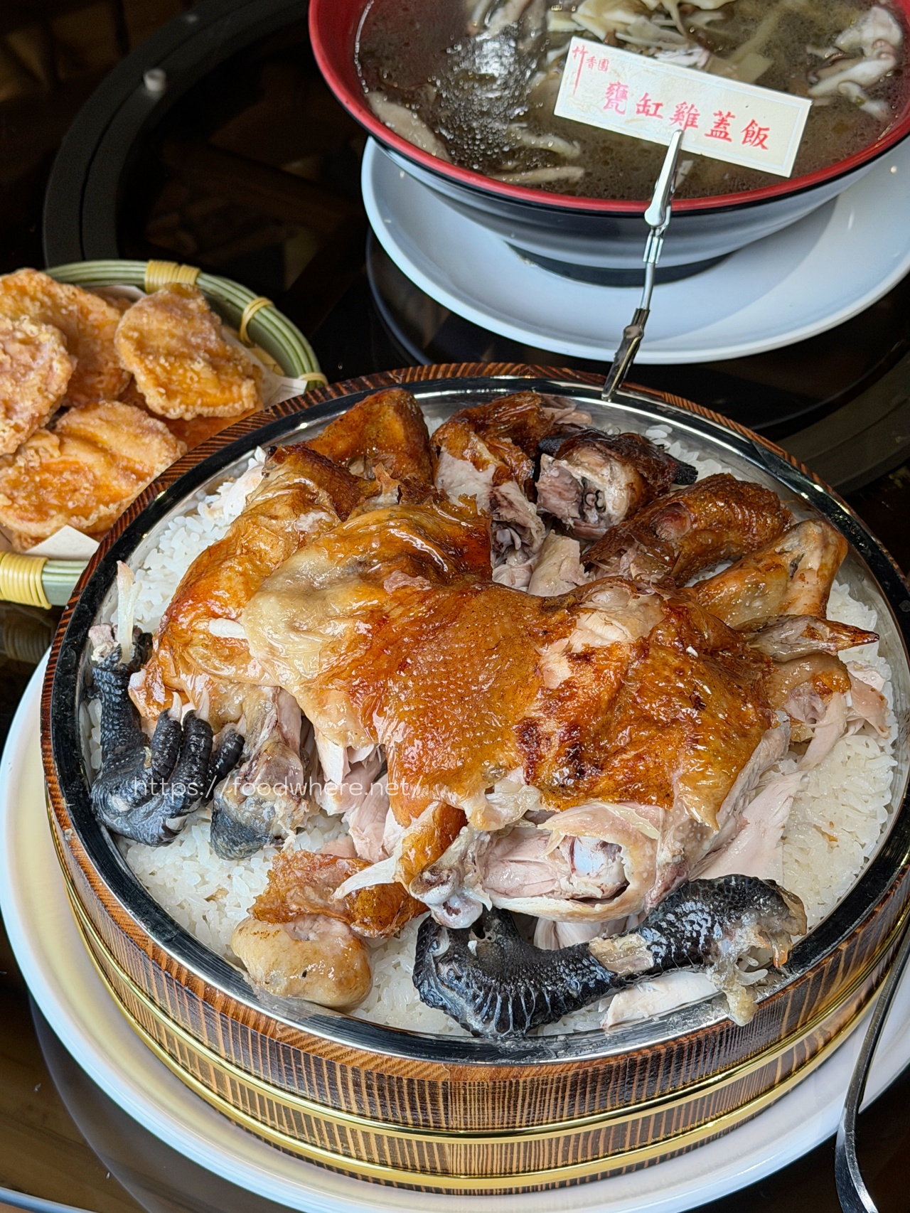 台南安平《竹香園》最強甕缸雞！手撕鮮嫩雞肉雞油蓋飯，雞架湯免費續加超佛心 @高雄美食底對