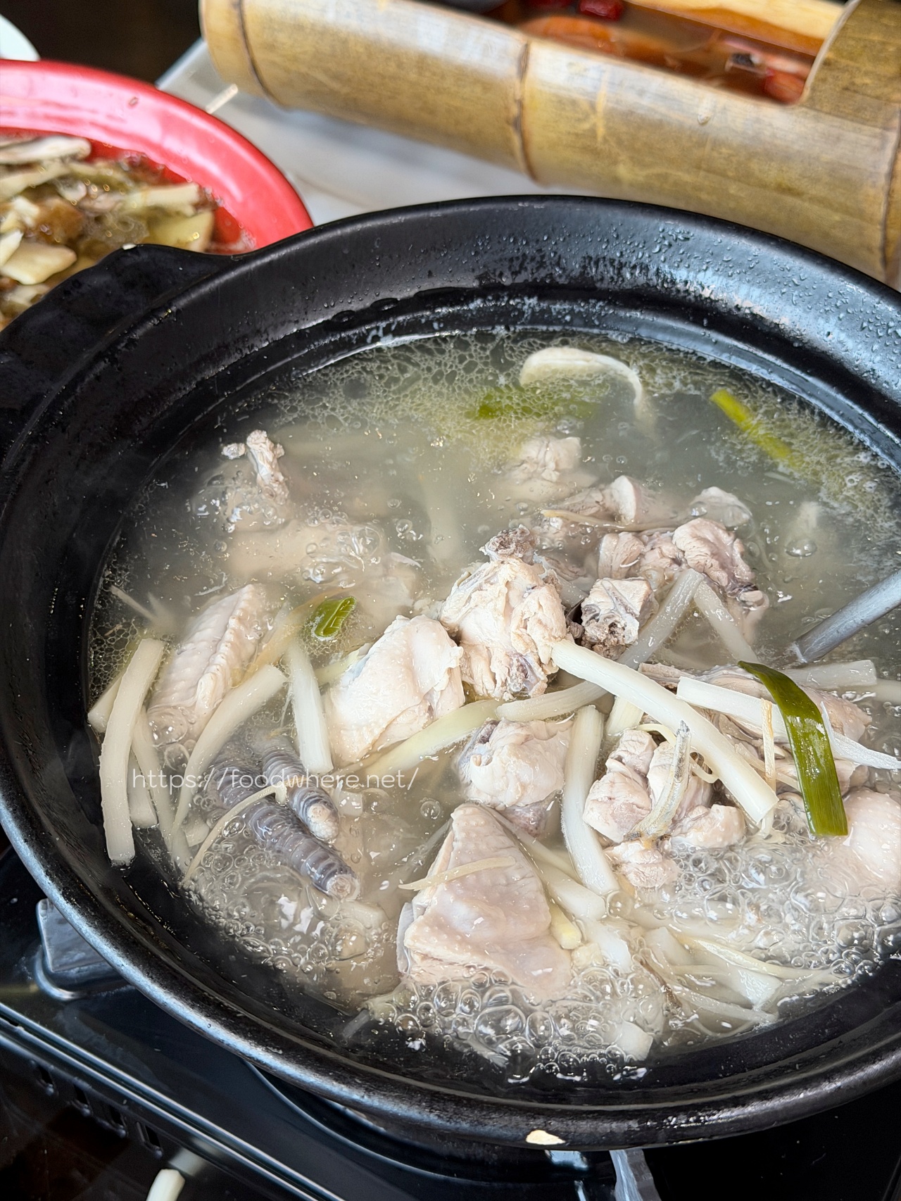 台南安平《竹香園》最強甕缸雞！手撕鮮嫩雞肉雞油蓋飯，雞架湯免費續加超佛心 @高雄美食底對