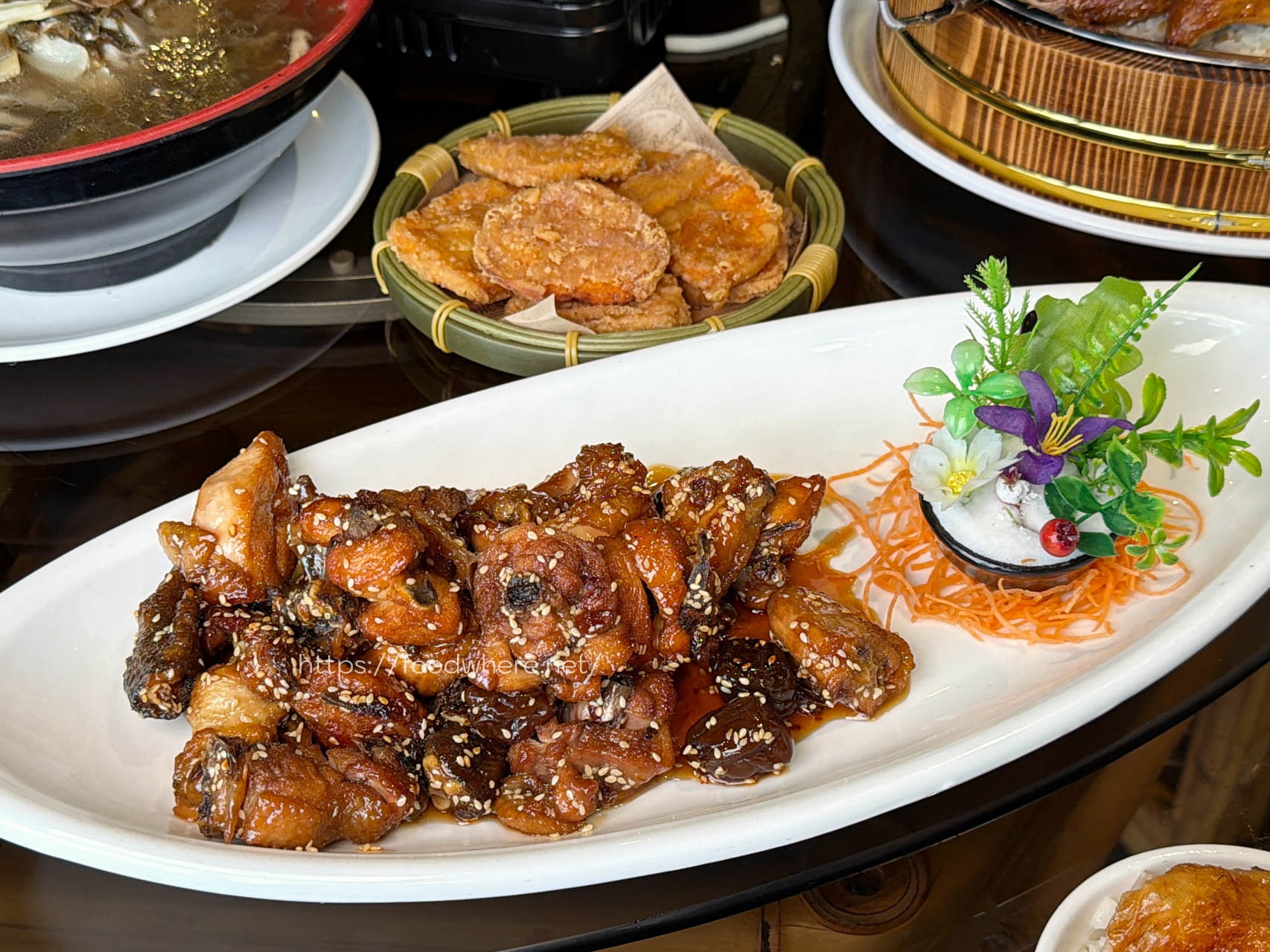 台南安平《竹香園》最強甕缸雞！手撕鮮嫩雞肉雞油蓋飯，雞架湯免費續加超佛心 @高雄美食底對