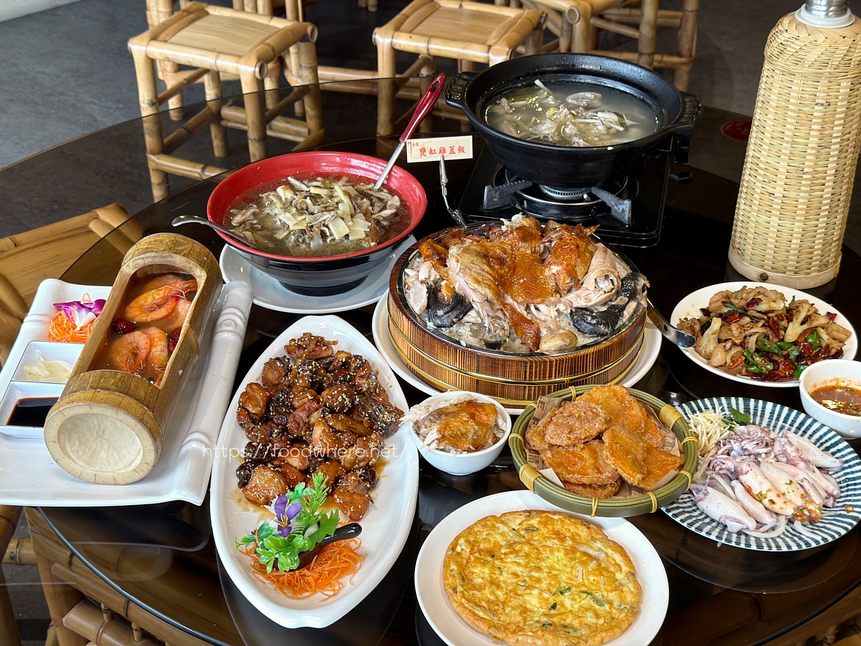 台南安平《竹香園》最強甕缸雞！手撕鮮嫩雞肉雞油蓋飯，雞架湯免費續加超佛心 @高雄美食底對