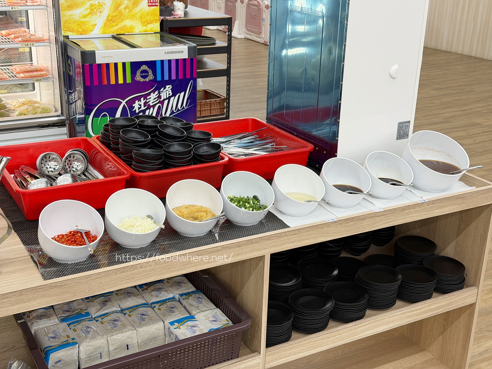 高雄仁武必吃《天嚐地酒鍋物》超讚爆炒石頭火鍋！豐盛大肉盤很超值，冰箱食材以盤計價 @高雄美食底對