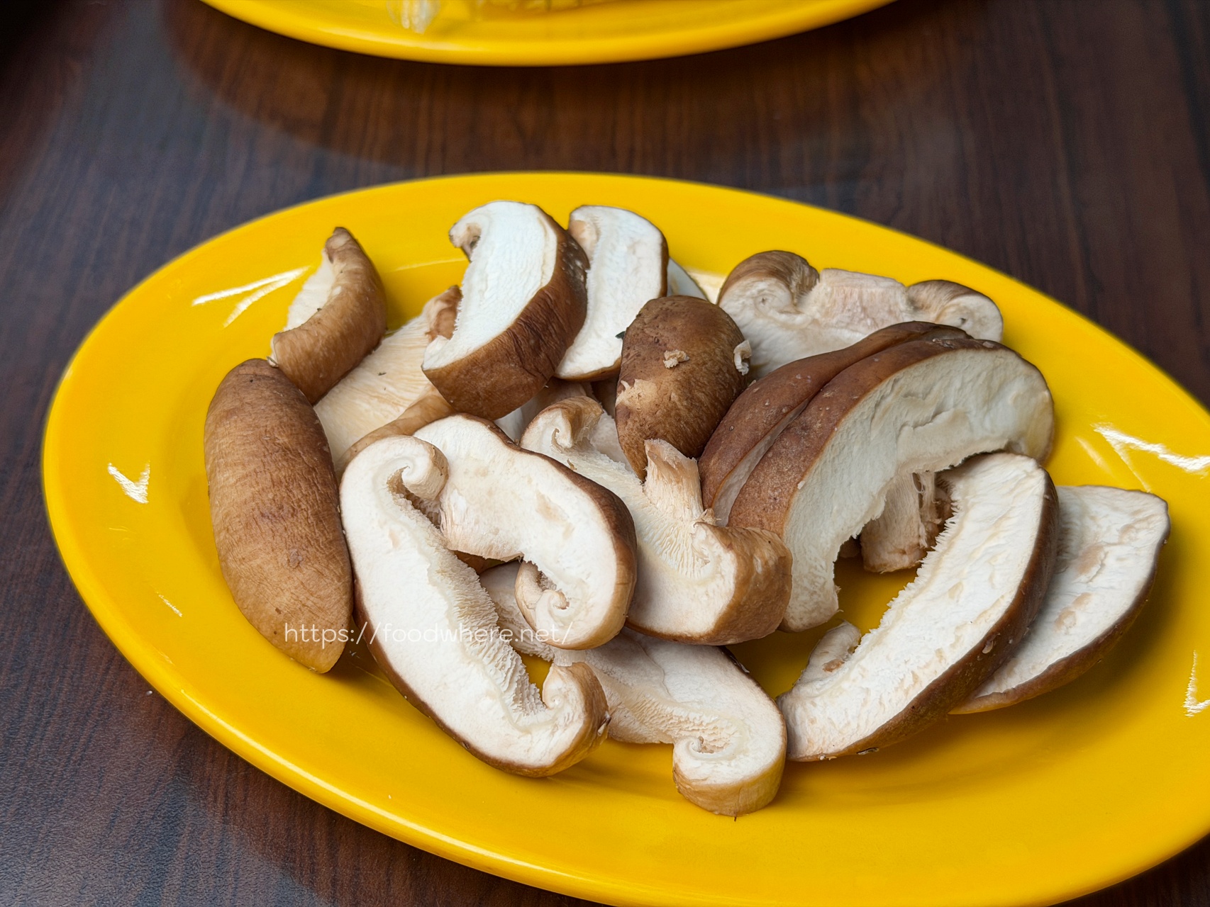 高雄仁武必吃《天嚐地酒鍋物》超讚爆炒石頭火鍋！豐盛大肉盤很超值，冰箱食材以盤計價 @高雄美食底對