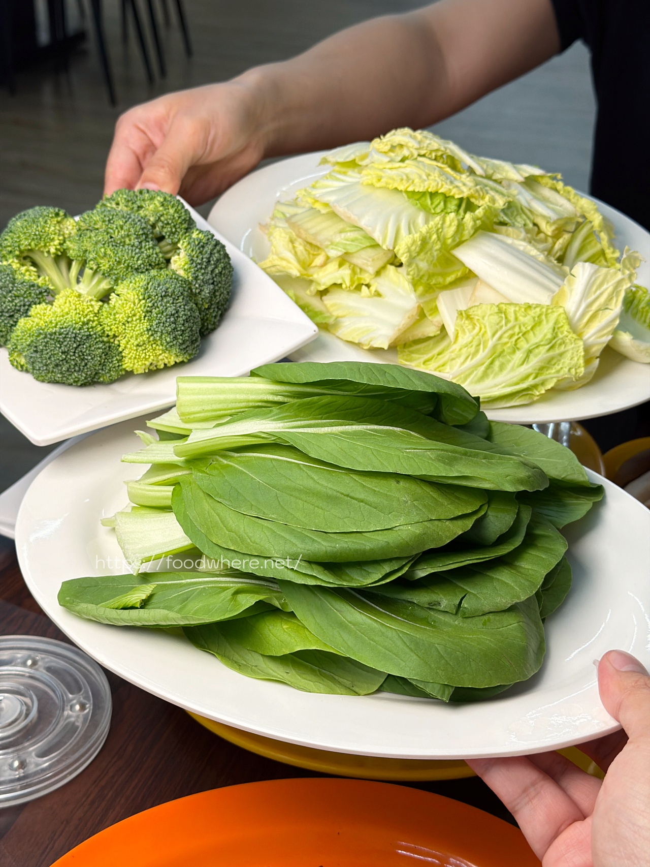 高雄仁武必吃《天嚐地酒鍋物》超讚爆炒石頭火鍋！豐盛大肉盤很超值，冰箱食材以盤計價 @高雄美食底對