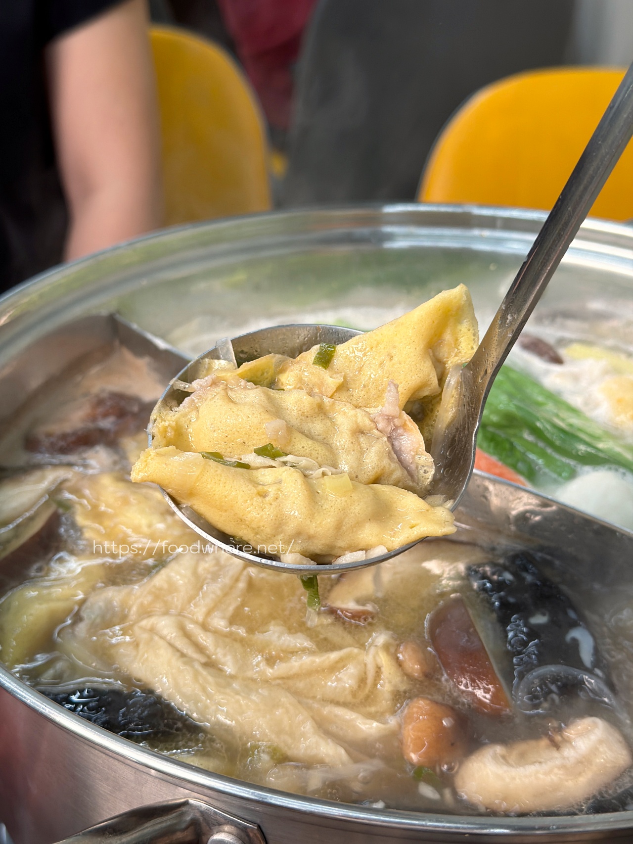 高雄仁武必吃《天嚐地酒鍋物》超讚爆炒石頭火鍋！豐盛大肉盤很超值，冰箱食材以盤計價 @高雄美食底對