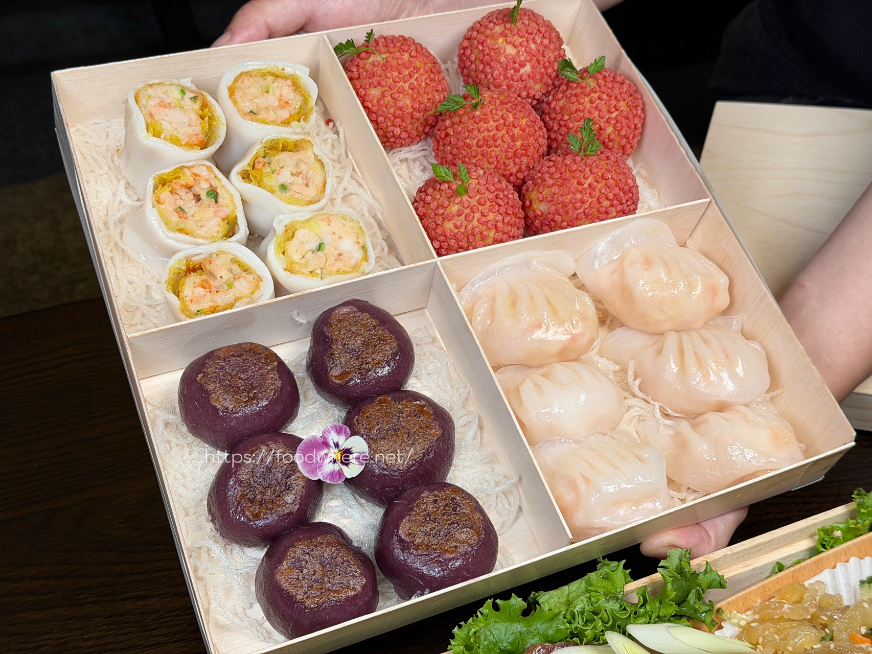 高雄圍爐加菜首選《悅品中餐廳》華麗木盒年菜、港點四喜，儀式感直接拉滿！ @高雄美食底對