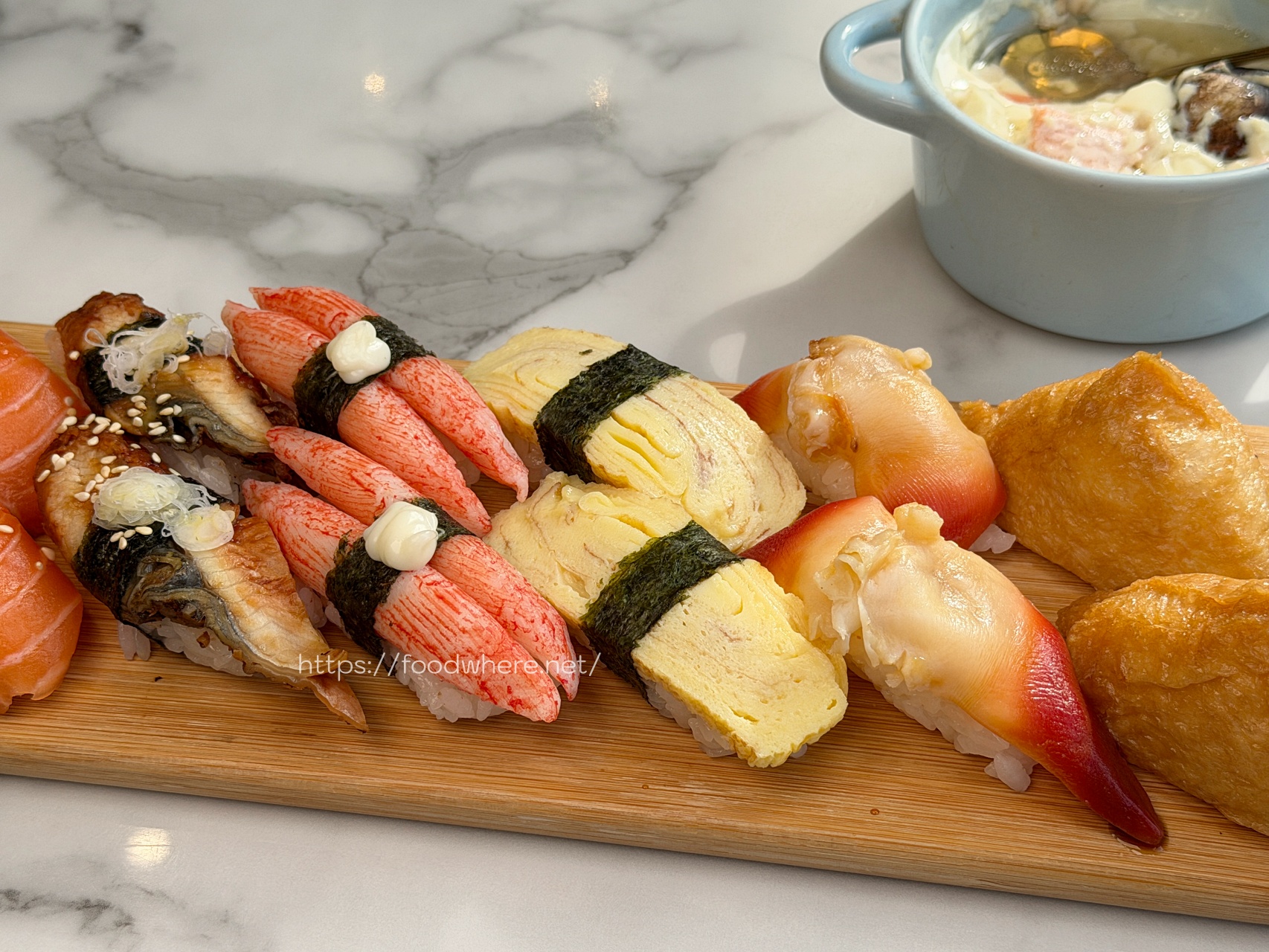 高雄前鎮壽司推薦《天狩壽司》比連鎖店更爽！34顆組合千元有找，厚切炙燒鮭魚買五送一 @高雄美食底對