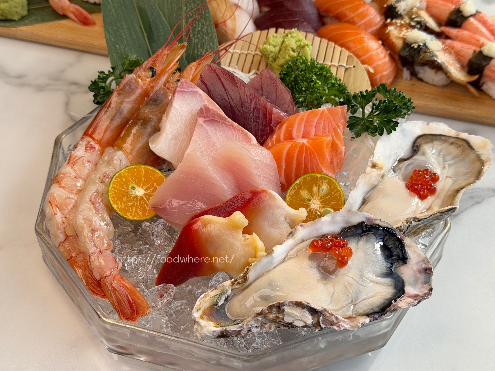 高雄前鎮壽司推薦《天狩壽司》比連鎖店更爽！34顆組合千元有找，厚切炙燒鮭魚買五送一 @高雄美食底對