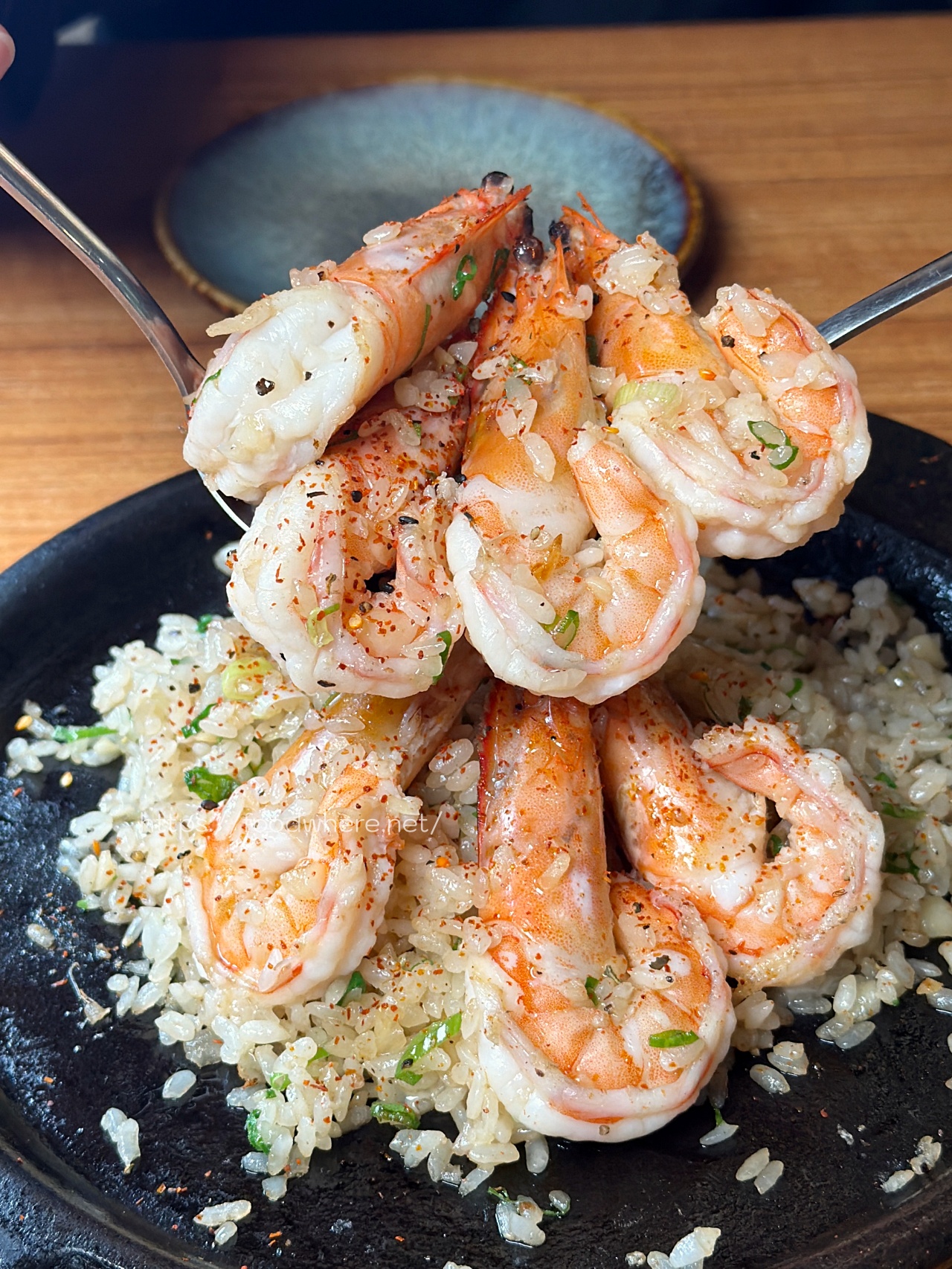 高雄左營居酒屋《酒弎居食屋》冬季限定麻油燒酒雞只要399元!必點鐵板蒜蝦飯與職人級串燒 @高雄美食底對 高雄左營居酒屋《酒弎居食屋》冬季限定麻油燒酒雞只要399元!必點鐵板蒜蝦飯與職人級串燒 @高雄美食底對