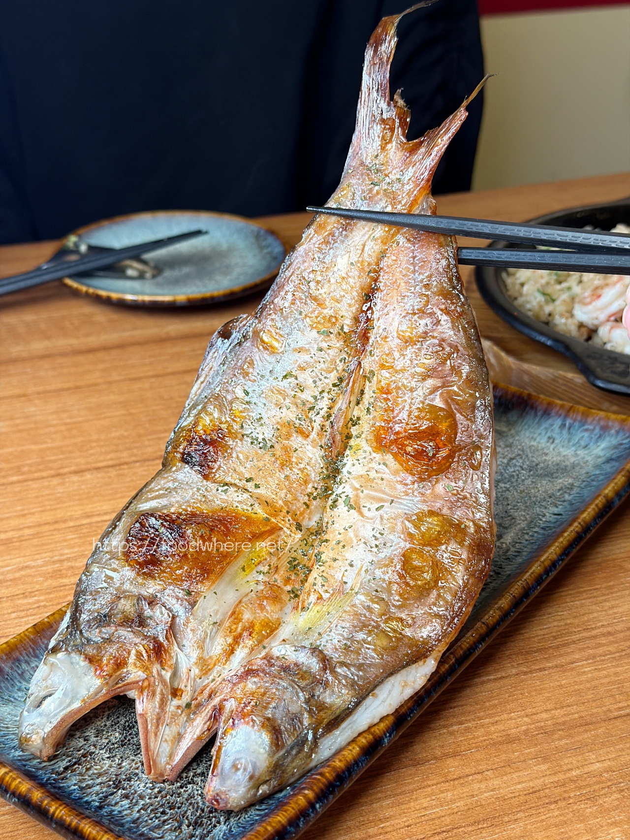 高雄左營居酒屋《酒弎居食屋》冬季限定麻油燒酒雞只要399元！必點鐵板蒜蝦飯與職人級串燒 @高雄美食底對