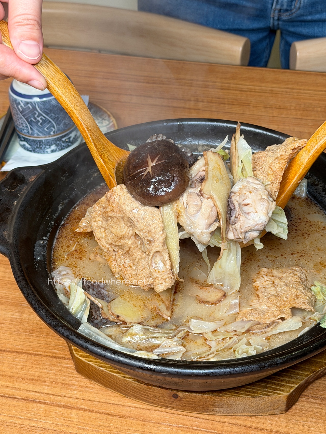 高雄左營居酒屋《酒弎居食屋》冬季限定麻油燒酒雞只要399元！必點鐵板蒜蝦飯與職人級串燒 @高雄美食底對