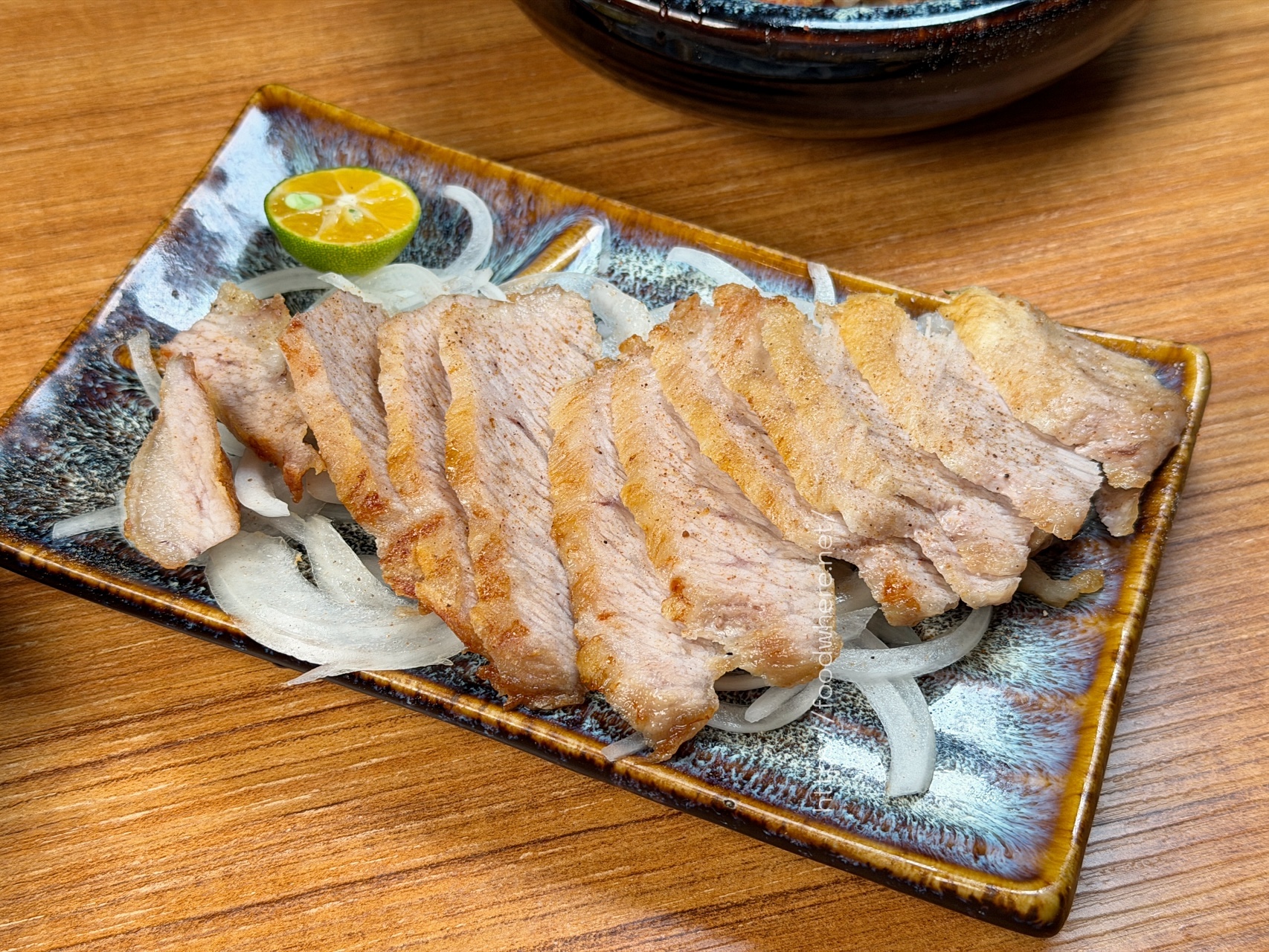 高雄左營居酒屋《酒弎居食屋》冬季限定麻油燒酒雞只要399元！必點鐵板蒜蝦飯與職人級串燒 @高雄美食底對